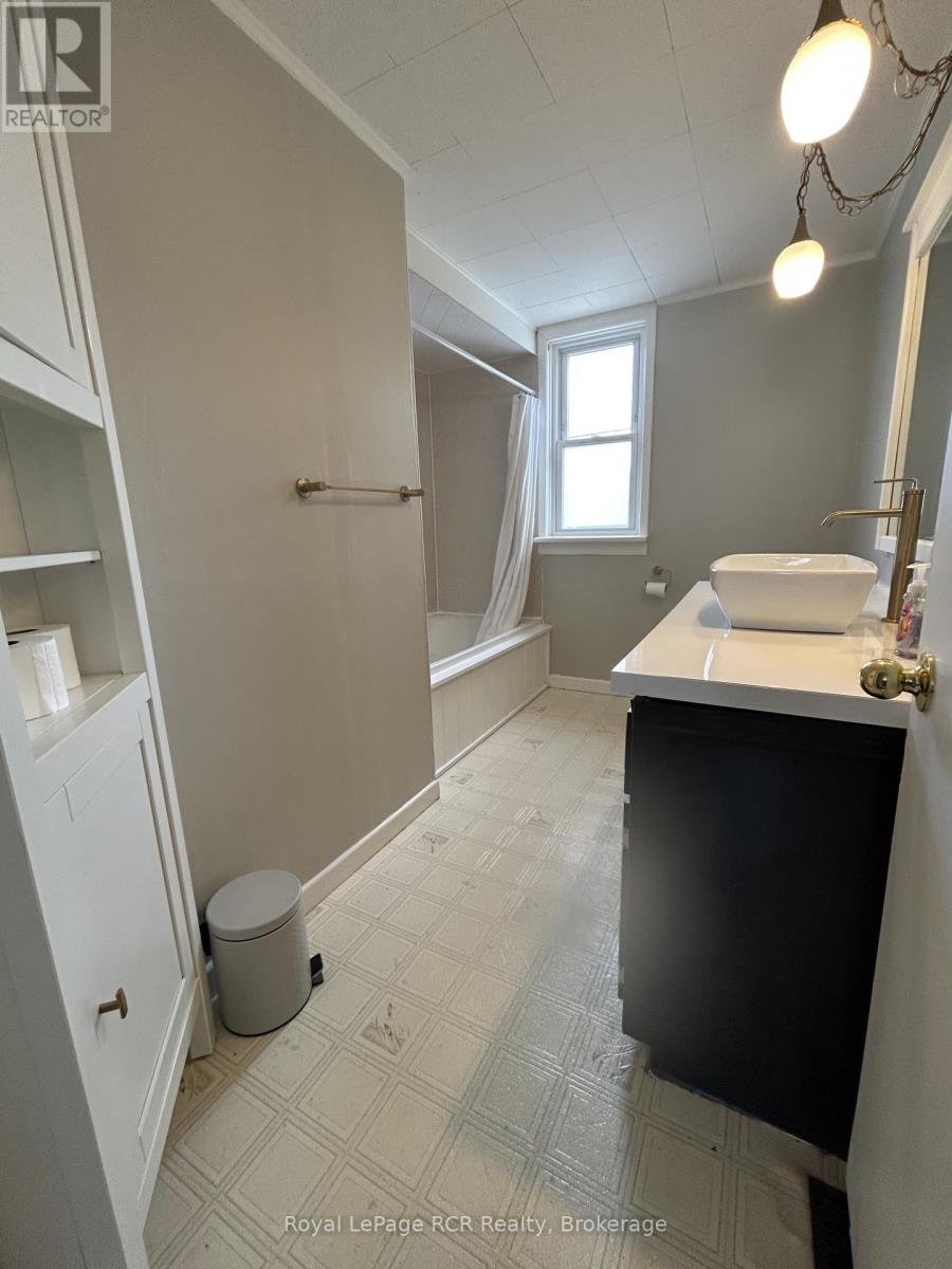 467 14th Street W, Owen Sound, Ontario N4K 3Y3 - Photo 12 - X12969162