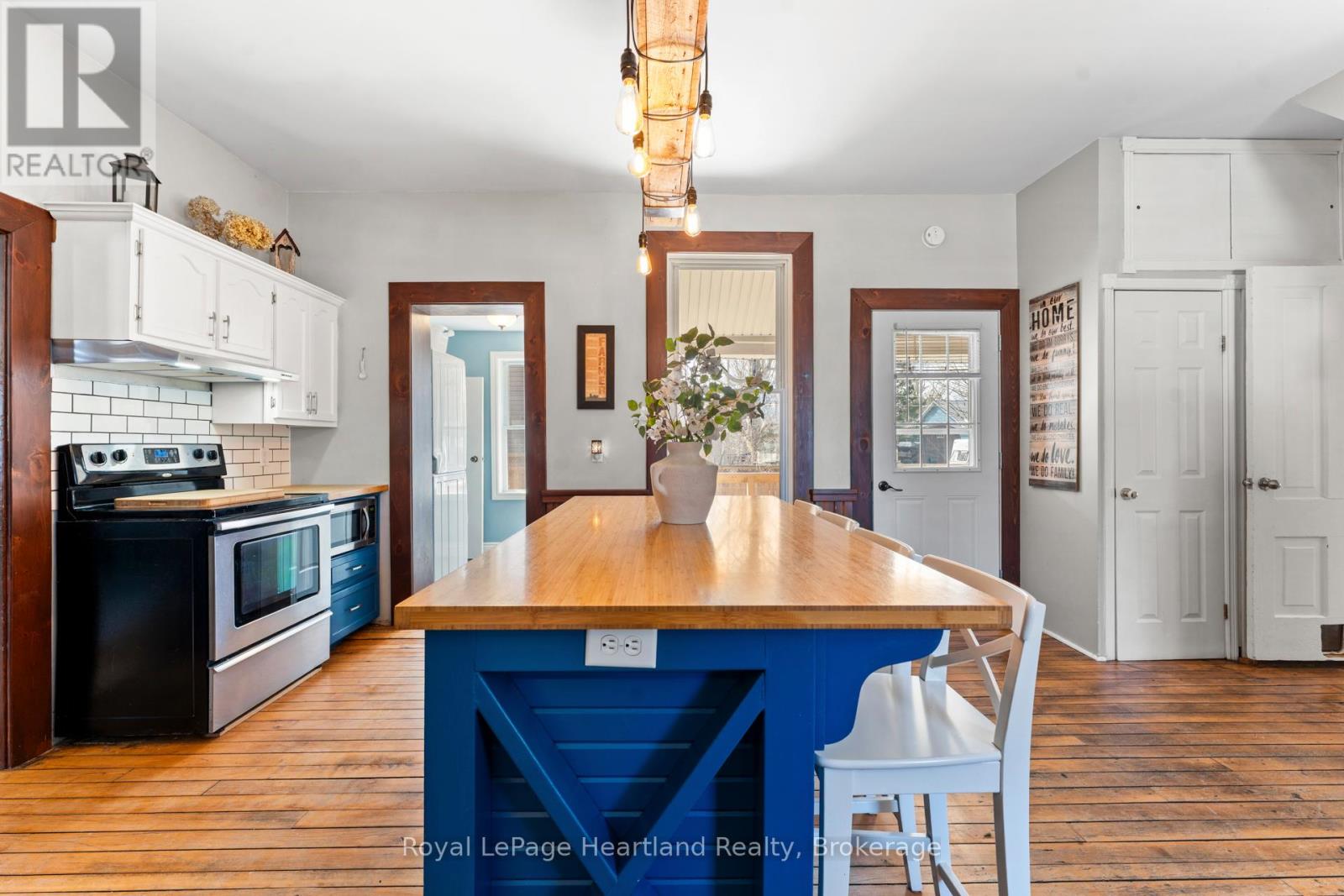 263 King Street, North Huron, Ontario  N0M 1H0 - Photo 14 - X12969256