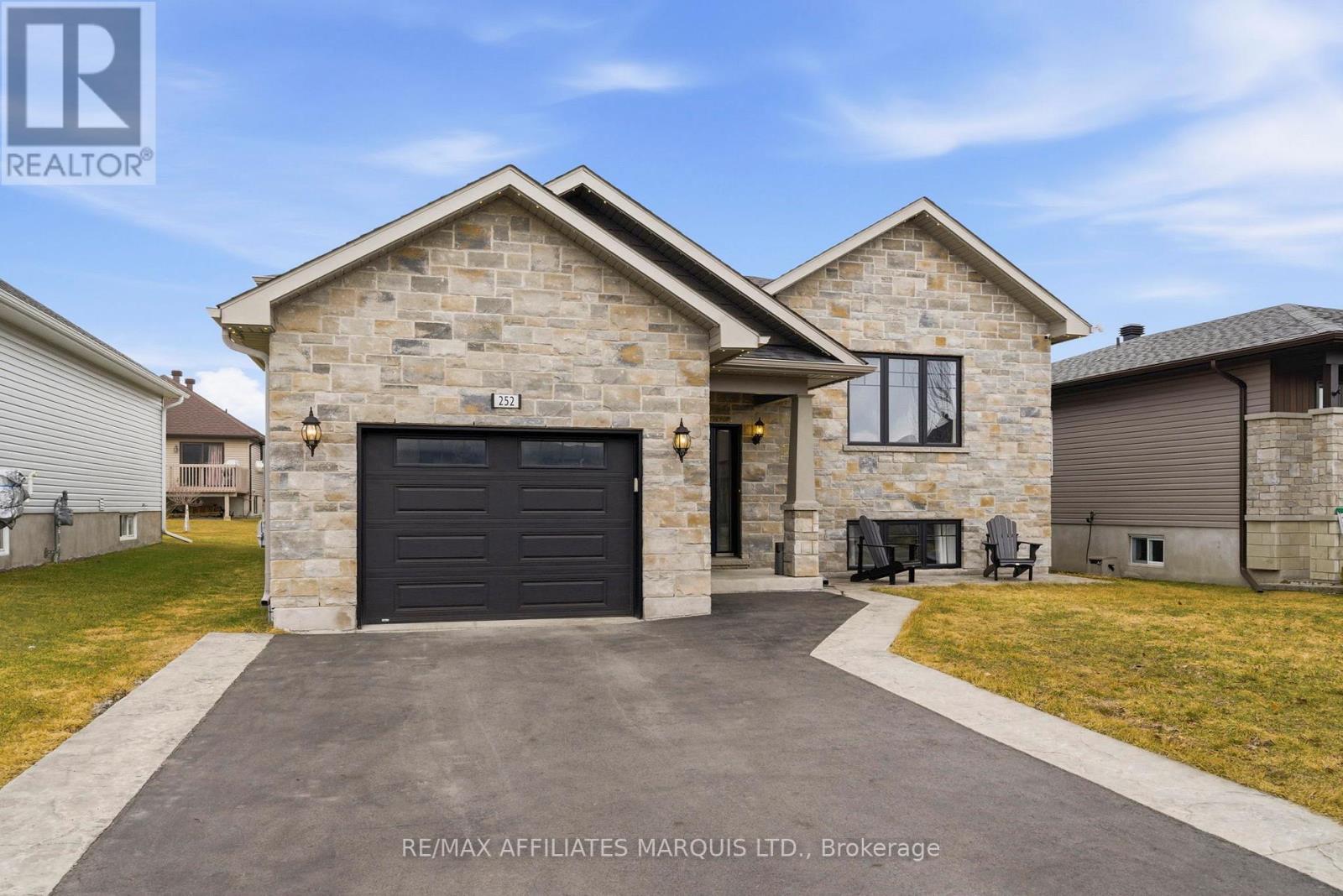 252 Eastport Drive, Cornwall, Ontario  K6H 0H1 - Photo 2 - X12969102