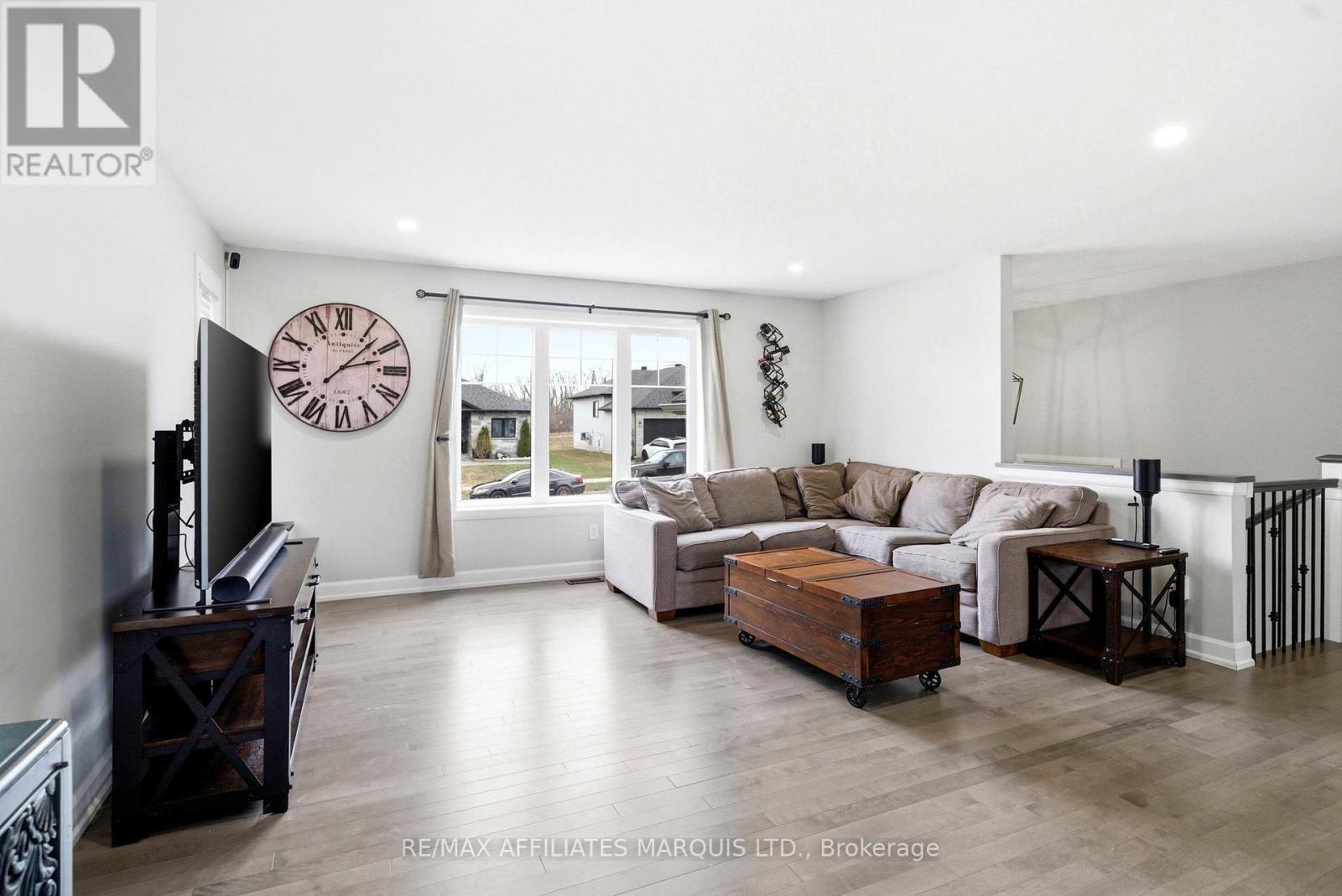 252 Eastport Drive, Cornwall, Ontario  K6H 0H1 - Photo 7 - X12969102