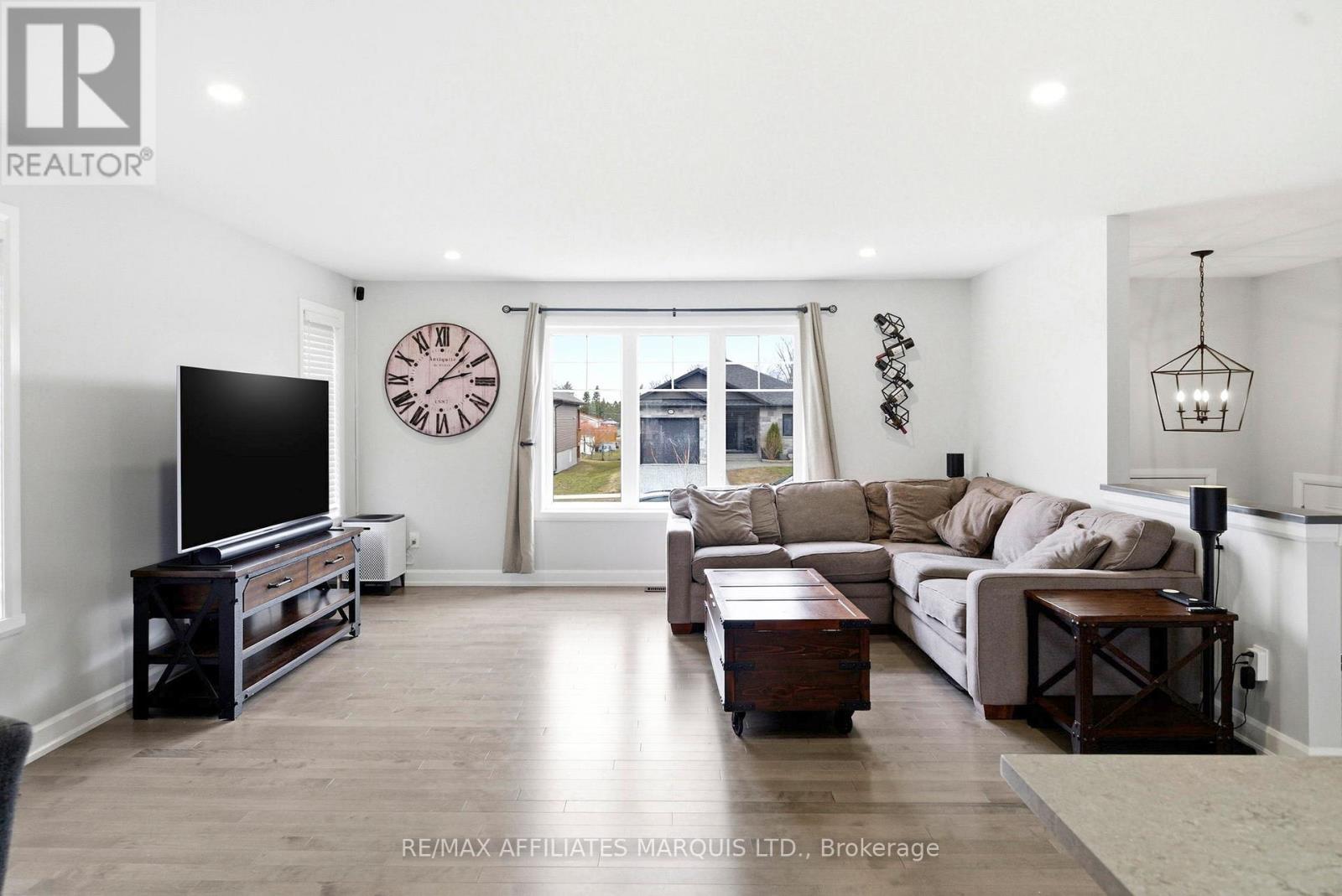 252 Eastport Drive, Cornwall, Ontario  K6H 0H1 - Photo 8 - X12969102