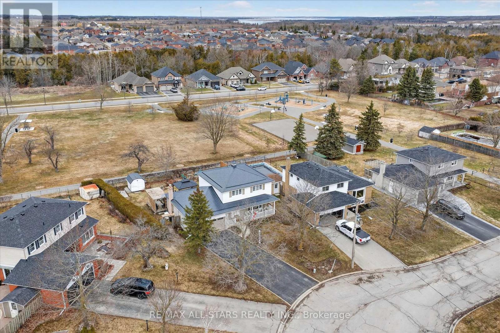 26 Applewood Crescent, Kawartha Lakes, Ontario  K9V 4W8 - Photo 3 - X12969180