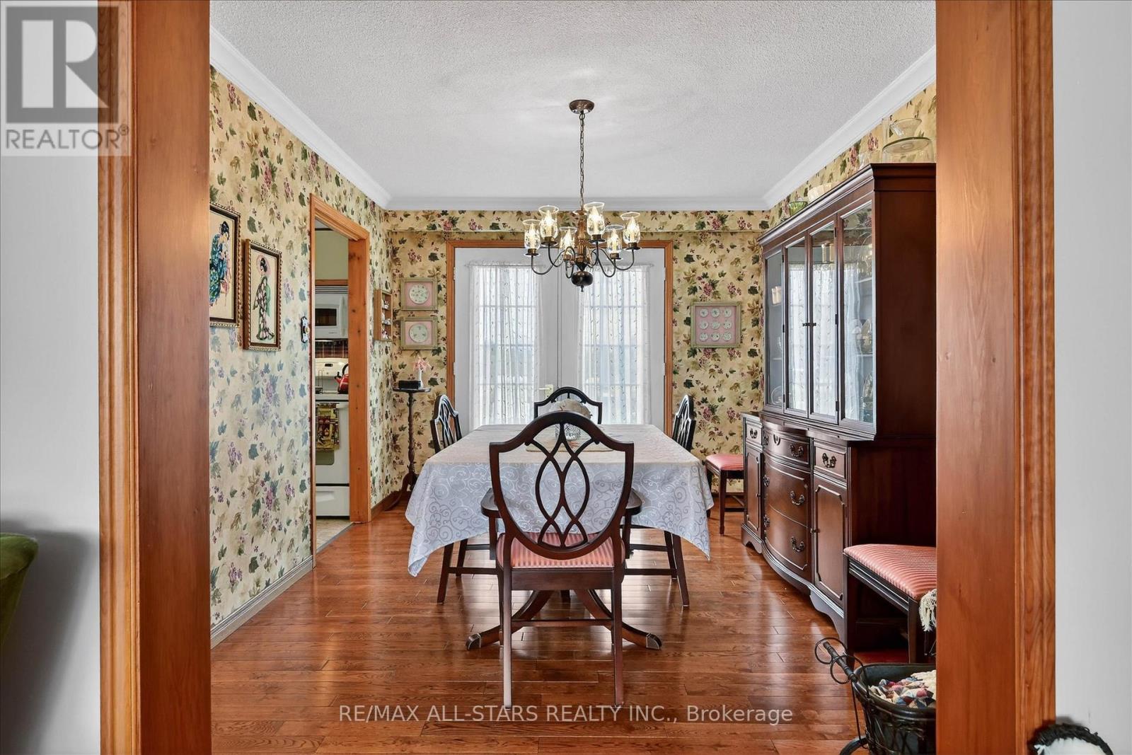 26 Applewood Crescent, Kawartha Lakes, Ontario  K9V 4W8 - Photo 8 - X12969180