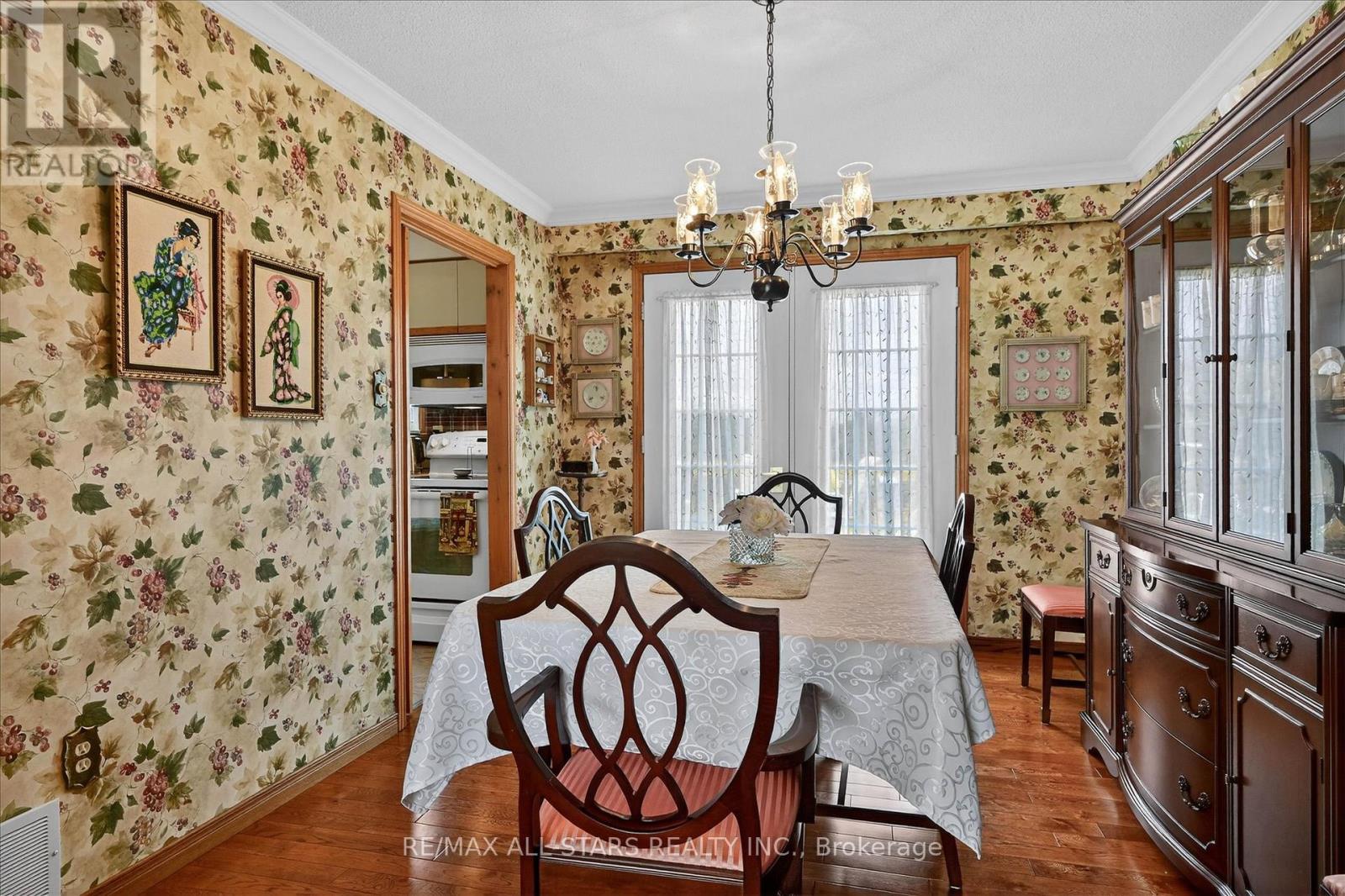 26 Applewood Crescent, Kawartha Lakes, Ontario  K9V 4W8 - Photo 9 - X12969180