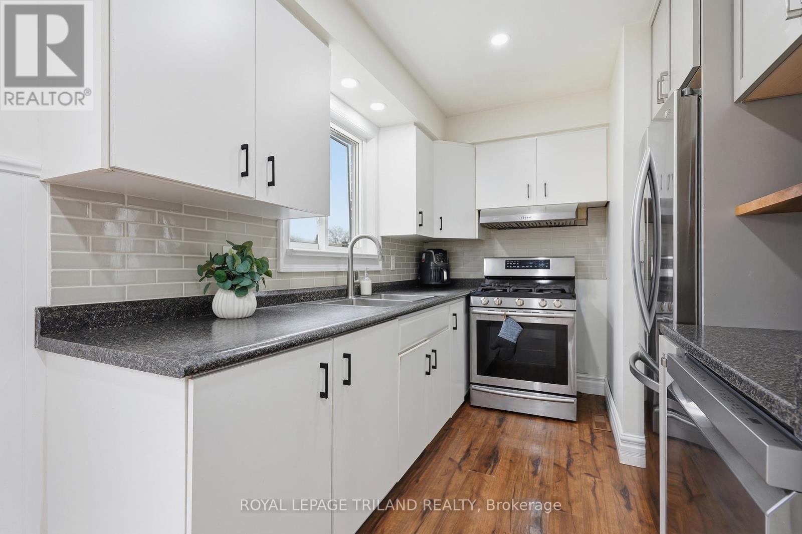 521 Osgoode Drive, London South, Ontario  N6E 1B6 - Photo 10 - X12969096