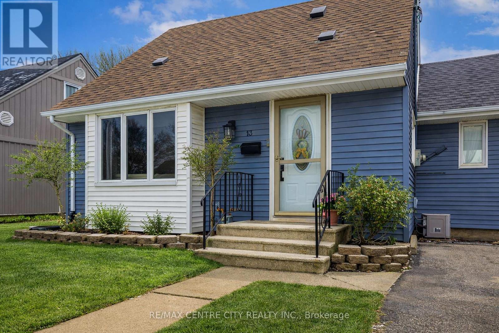 13 Bell Avenue, St. Thomas, Ontario  N5R 1G4 - Photo 4 - X12969176