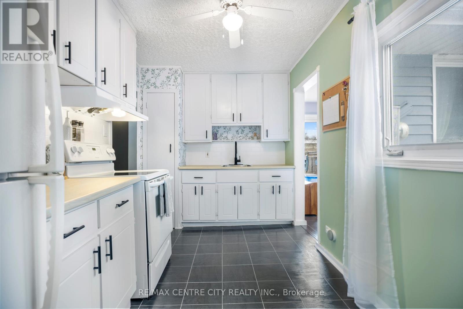 13 Bell Avenue, St. Thomas, Ontario  N5R 1G4 - Photo 9 - X12969176