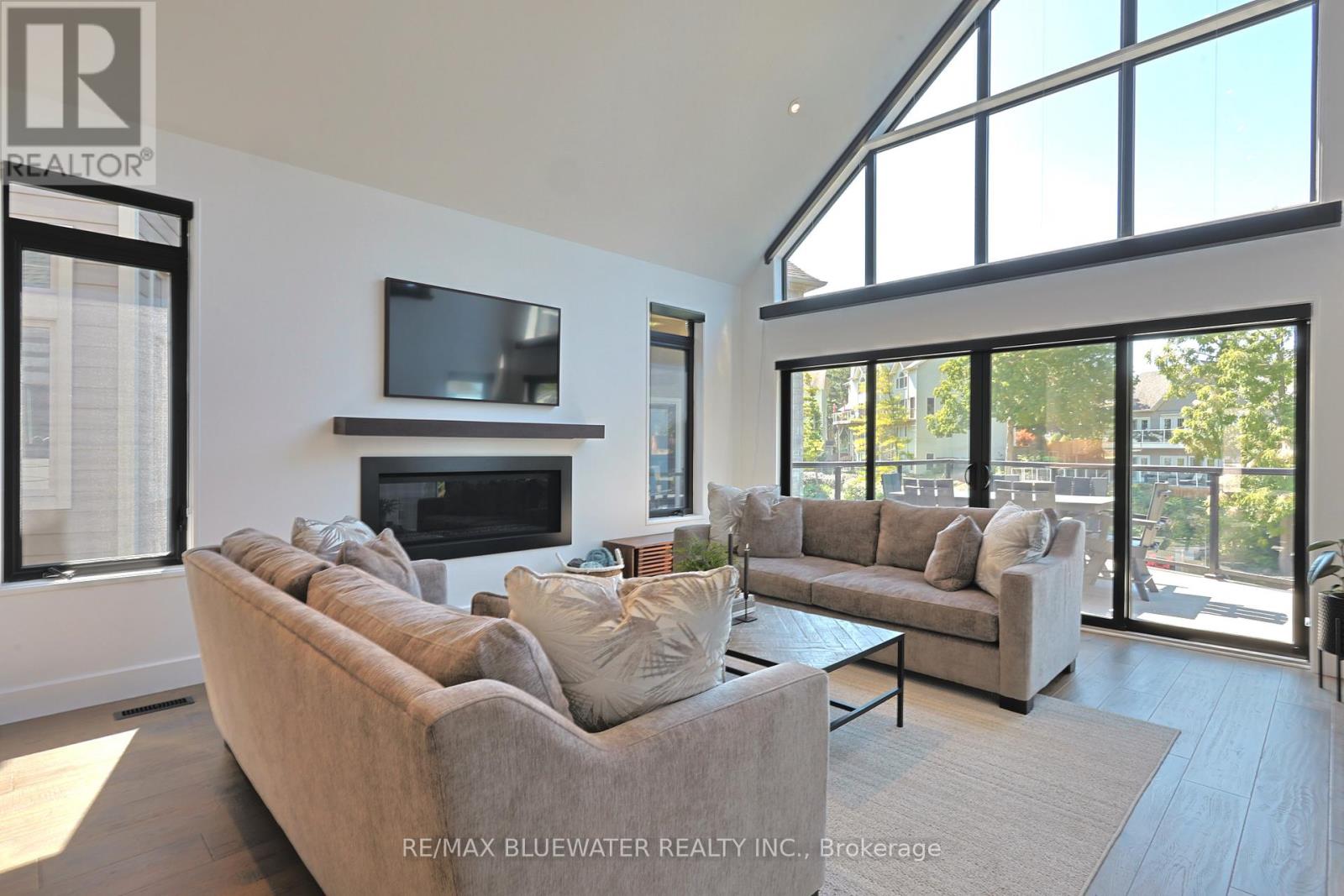 23 Sauble River Road, Lambton Shores, Ontario  N0M 1T0 - Photo 17 - X12969204