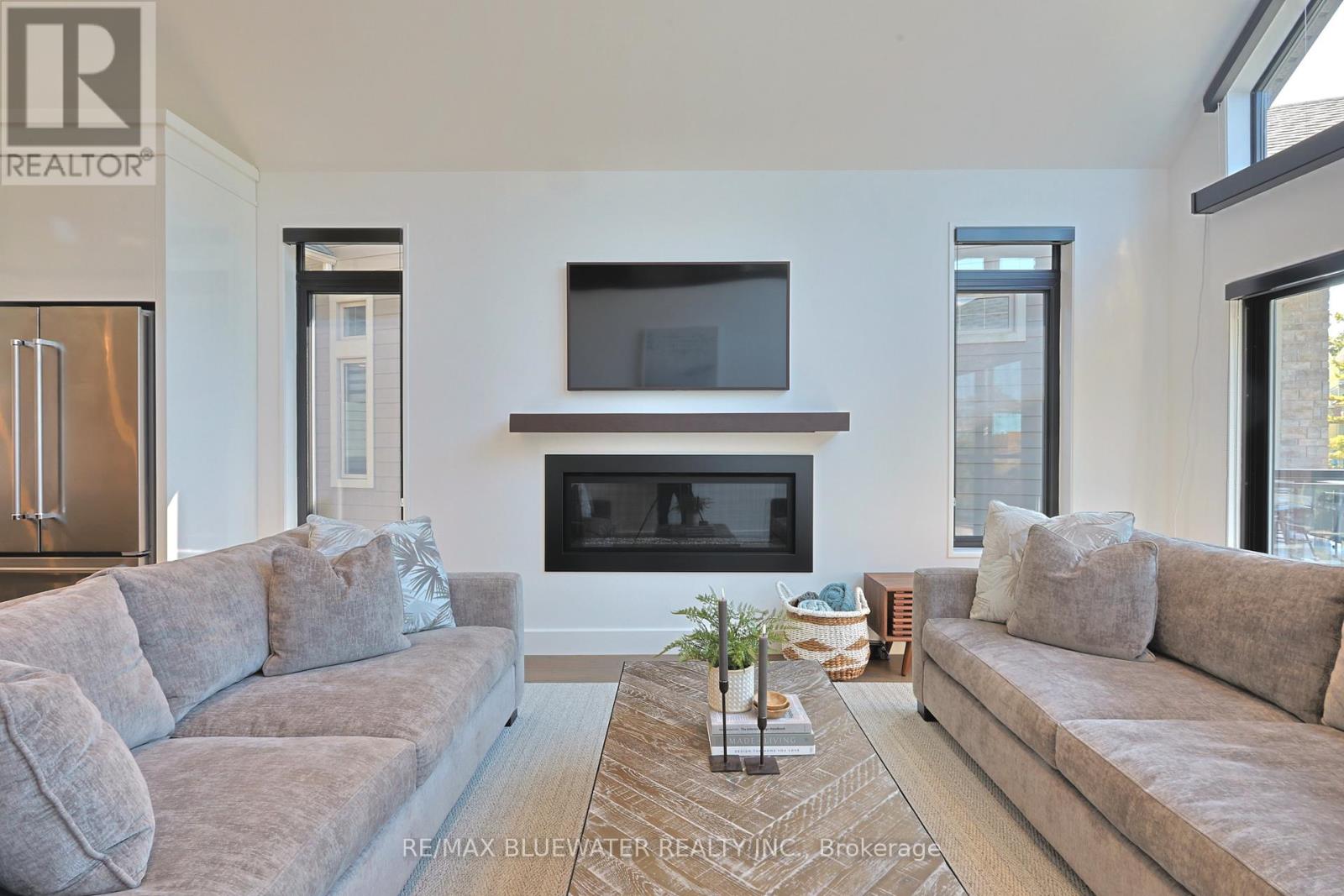 23 Sauble River Road, Lambton Shores, Ontario  N0M 1T0 - Photo 18 - X12969204