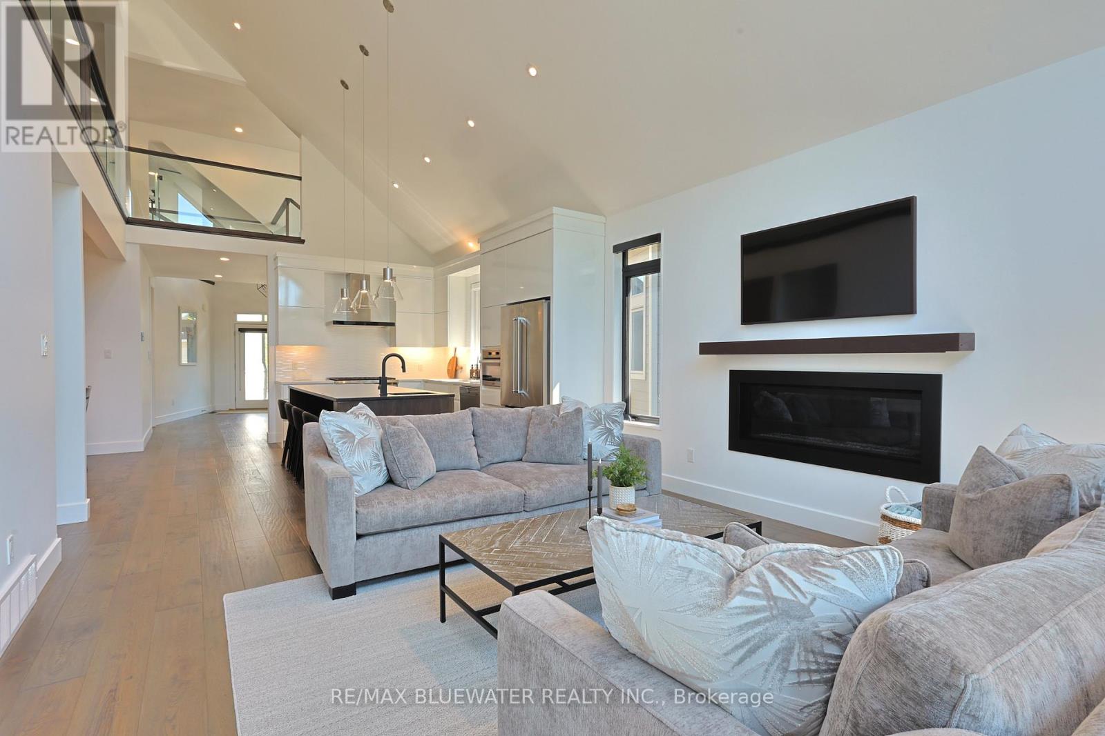 23 Sauble River Road, Lambton Shores, Ontario  N0M 1T0 - Photo 19 - X12969204