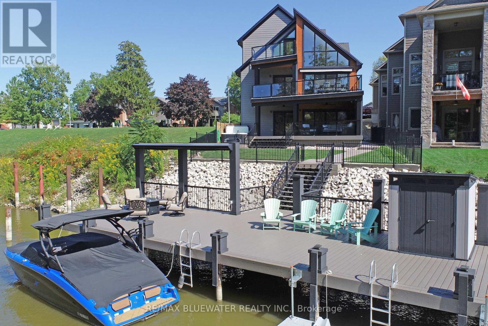 23 Sauble River Road, Lambton Shores, Ontario  N0M 1T0 - Photo 2 - X12969204