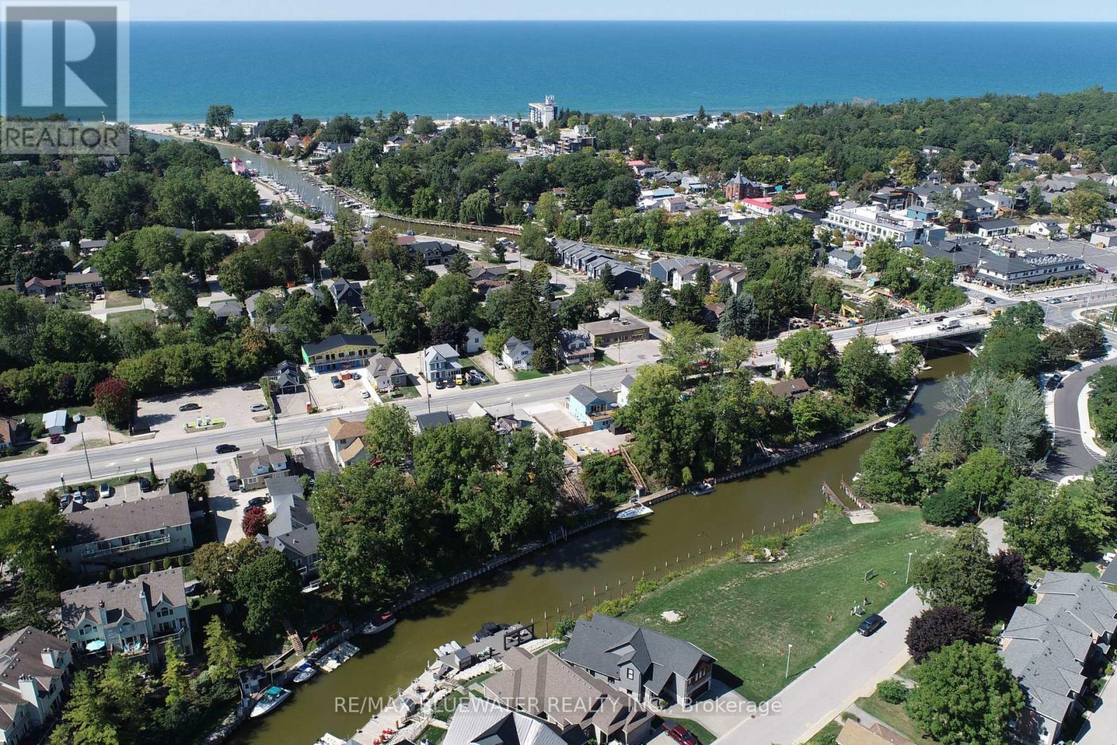 23 Sauble River Road, Lambton Shores, Ontario  N0M 1T0 - Photo 4 - X12969204