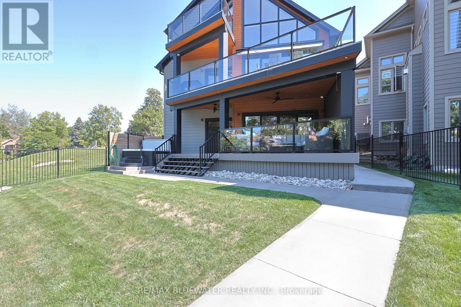 23 Sauble River Road, Lambton Shores, Ontario  N0M 1T0 - Photo 41 - X12969204