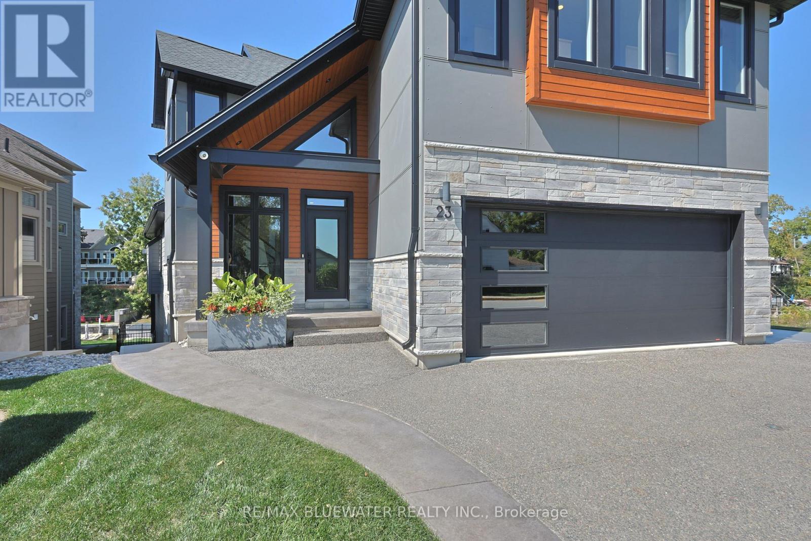 23 Sauble River Road, Lambton Shores, Ontario  N0M 1T0 - Photo 7 - X12969204