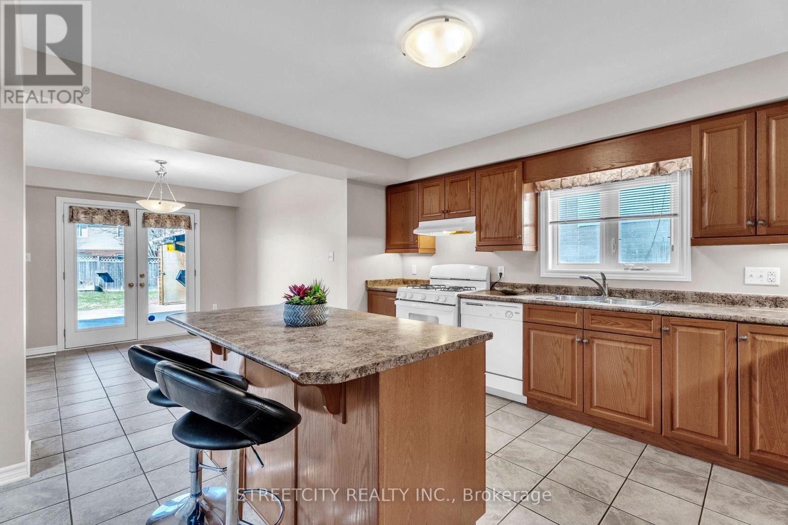 546 Maplewood Lane, London North, Ontario  N6H 0A7 - Photo 10 - X12969208