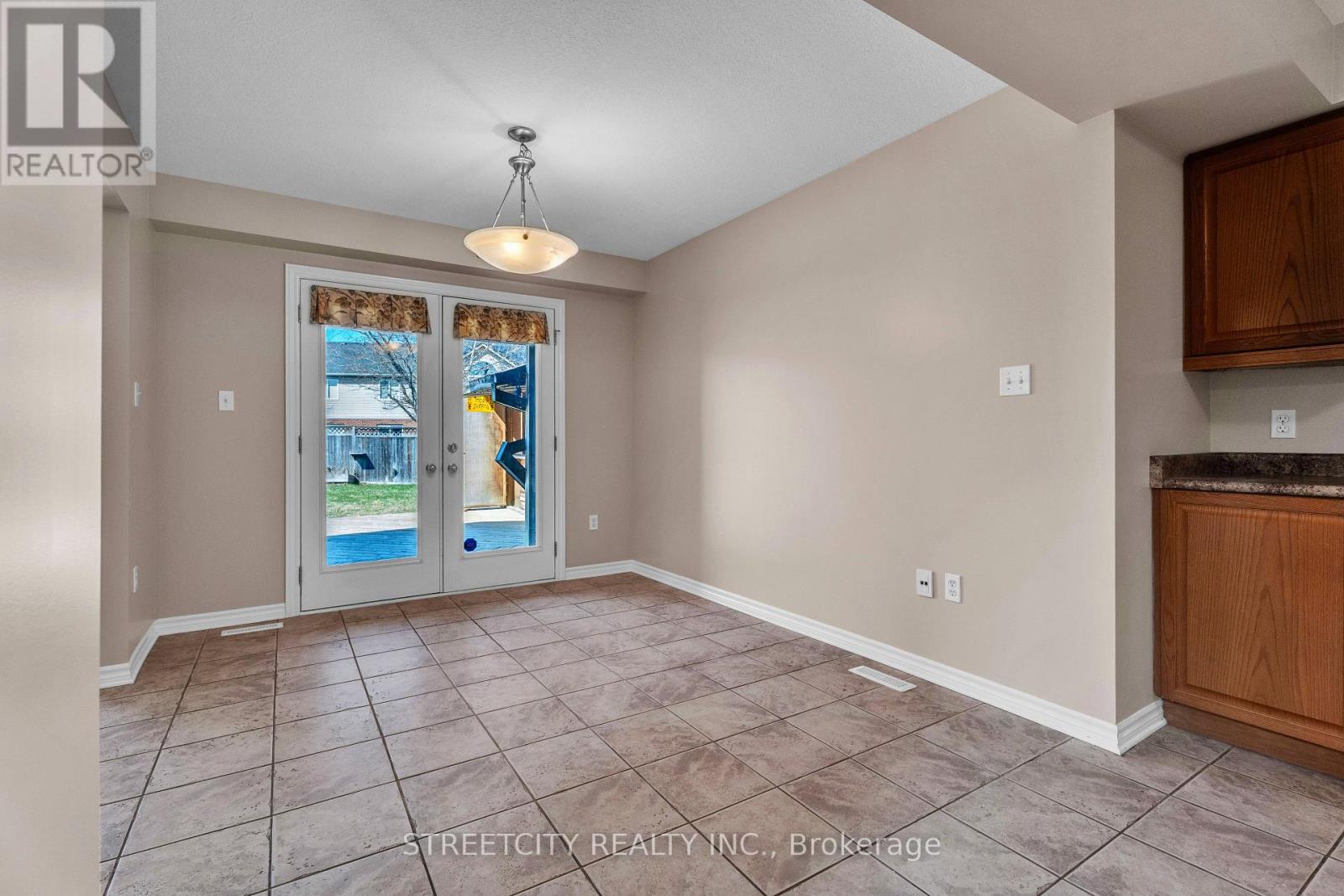 546 Maplewood Lane, London North, Ontario  N6H 0A7 - Photo 14 - X12969208