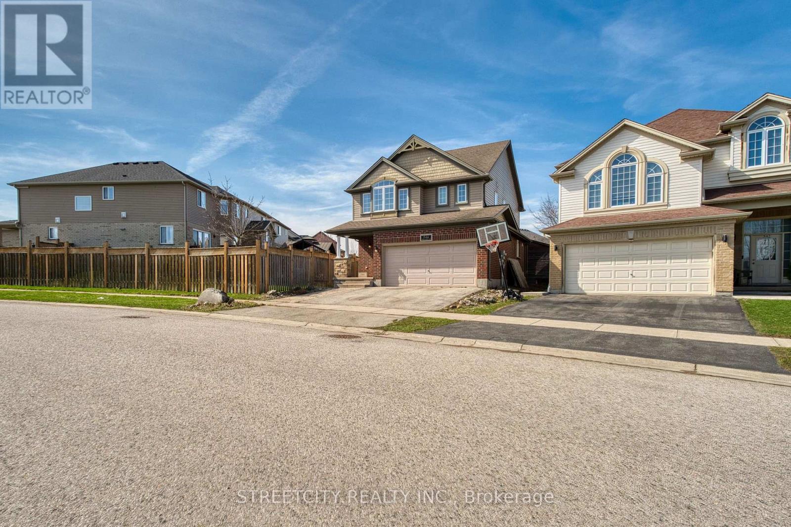 546 Maplewood Lane, London North, Ontario  N6H 0A7 - Photo 2 - X12969208