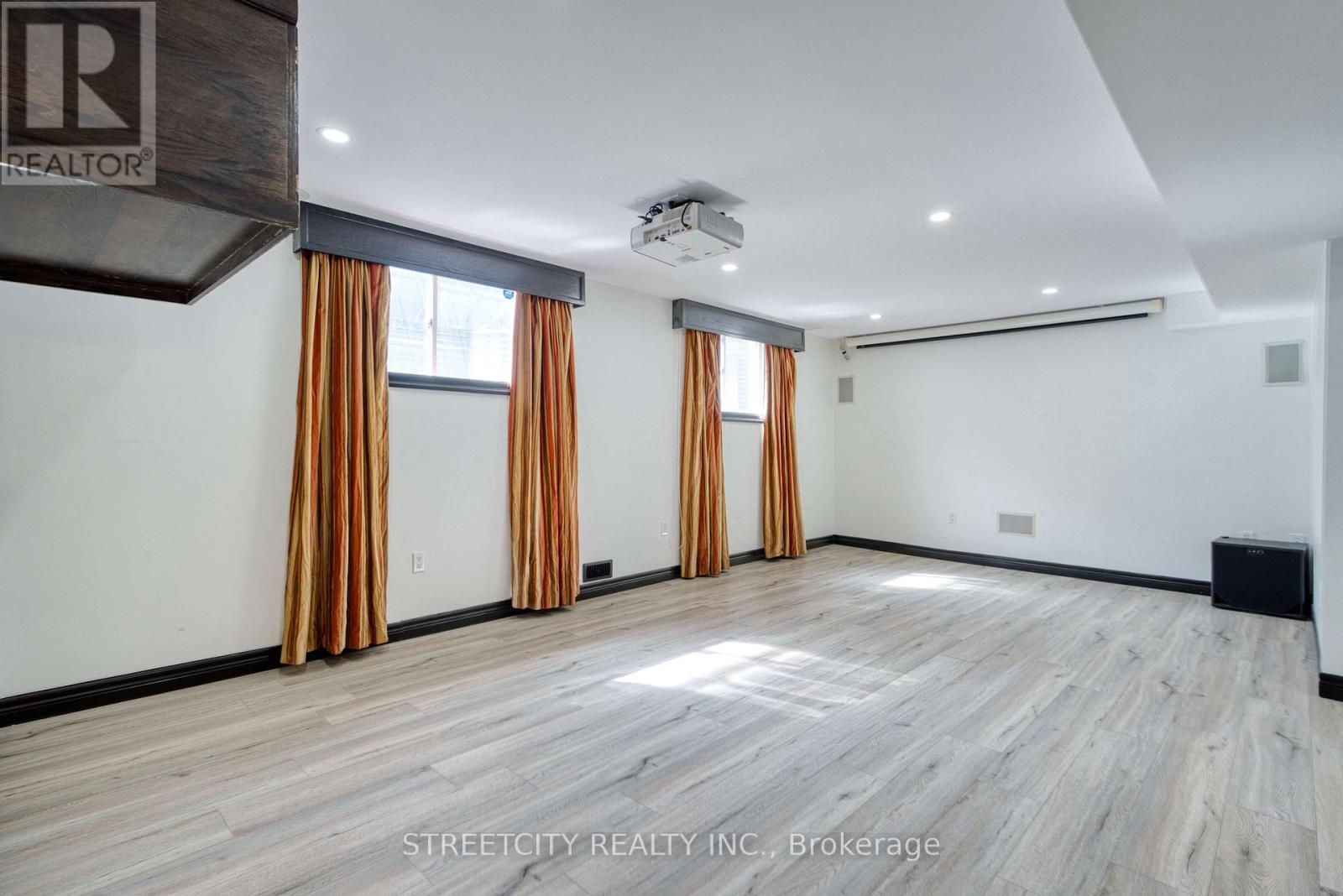 546 Maplewood Lane, London North, Ontario  N6H 0A7 - Photo 33 - X12969208