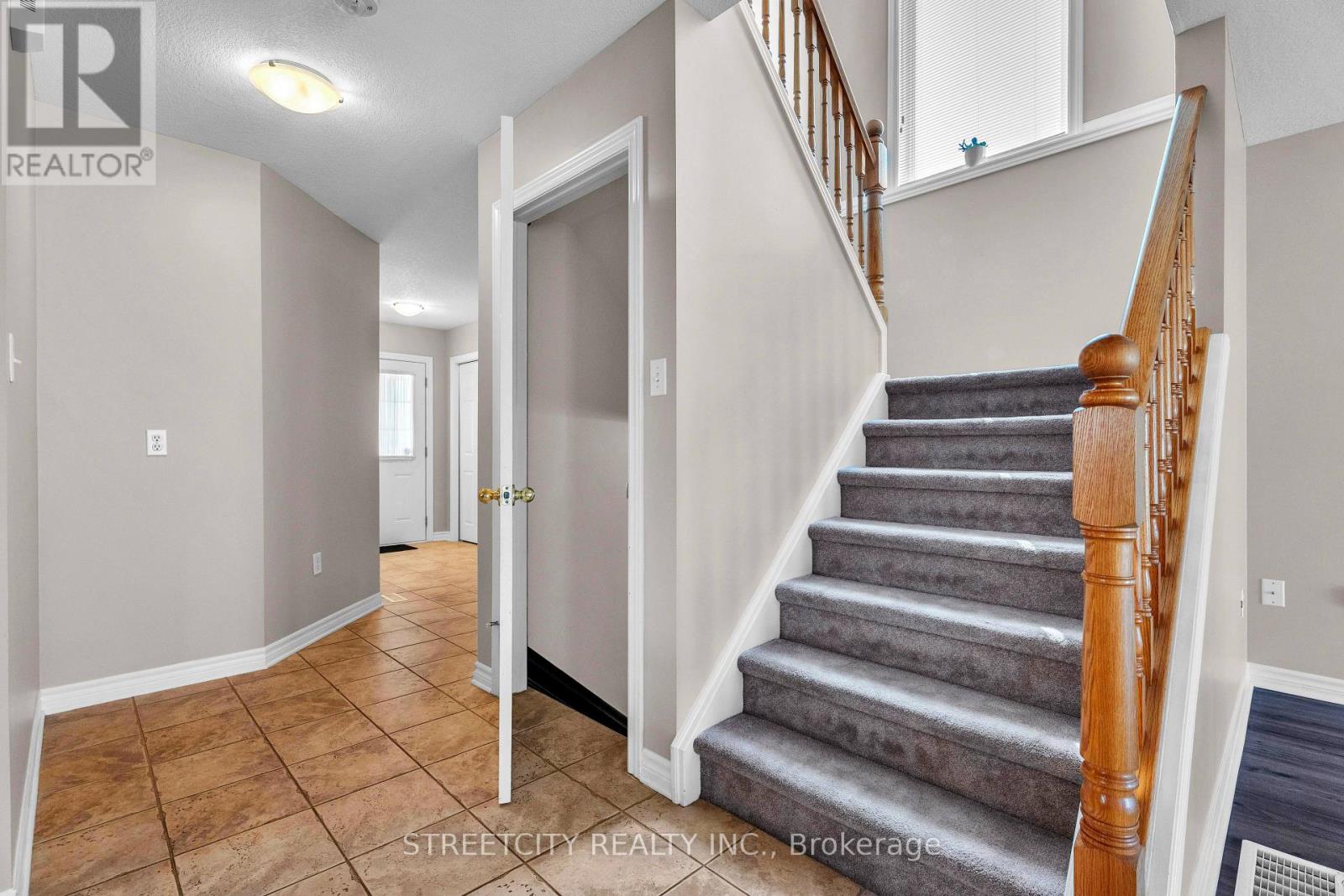 546 Maplewood Lane, London North, Ontario  N6H 0A7 - Photo 5 - X12969208