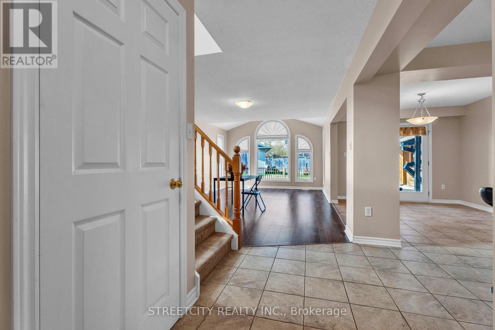 546 Maplewood Lane, London North, Ontario  N6H 0A7 - Photo 6 - X12969208