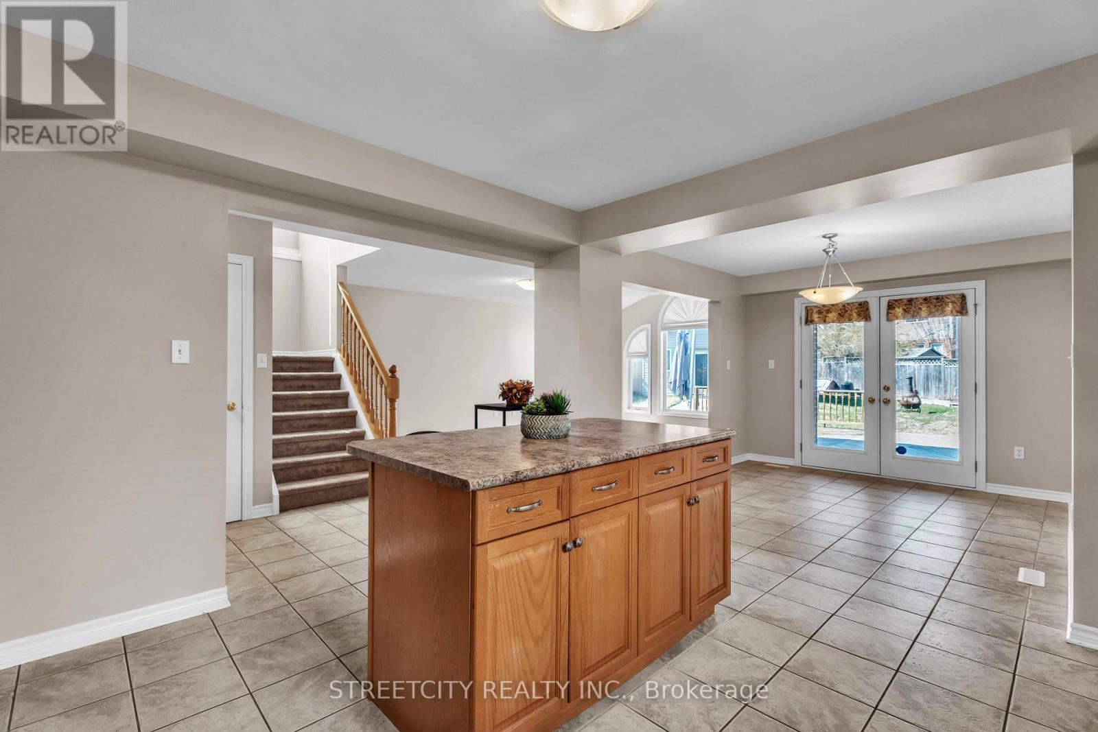 546 Maplewood Lane, London North, Ontario  N6H 0A7 - Photo 7 - X12969208