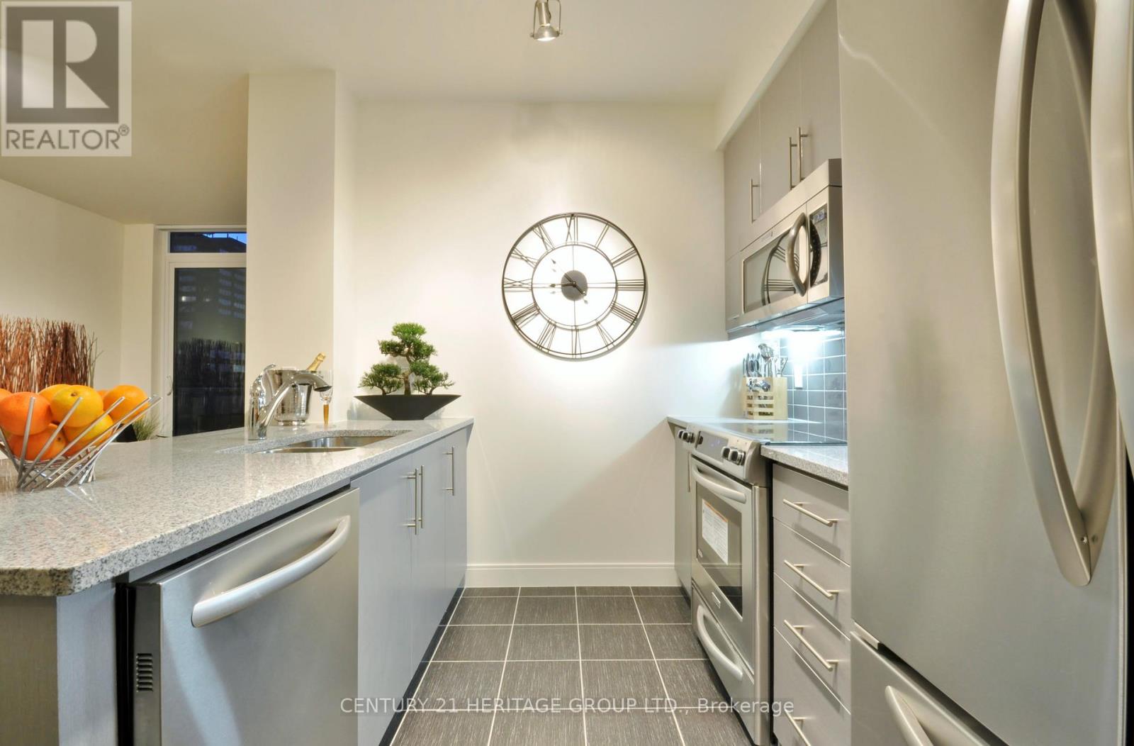 1002 - 825 Church Street, Toronto, Ontario  M4W 3Z4 - Photo 10 - C12969086