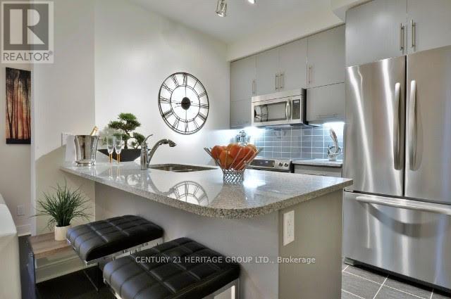 1002 - 825 Church Street, Toronto, Ontario  M4W 3Z4 - Photo 4 - C12969086