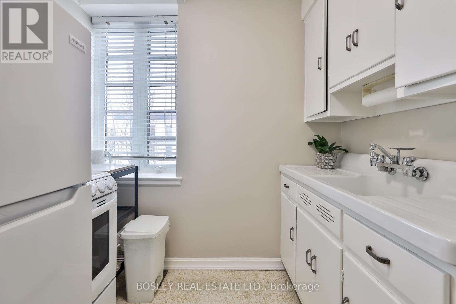 201 - 707 Eglinton Avenue W, Toronto, Ontario M5N 1C8 - Photo 18 - C12969114