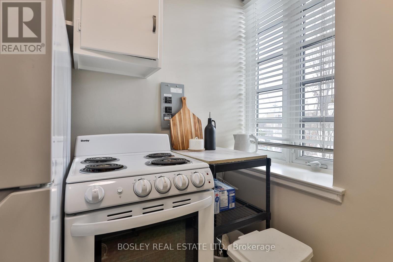 201 - 707 Eglinton Avenue W, Toronto, Ontario M5N 1C8 - Photo 19 - C12969114