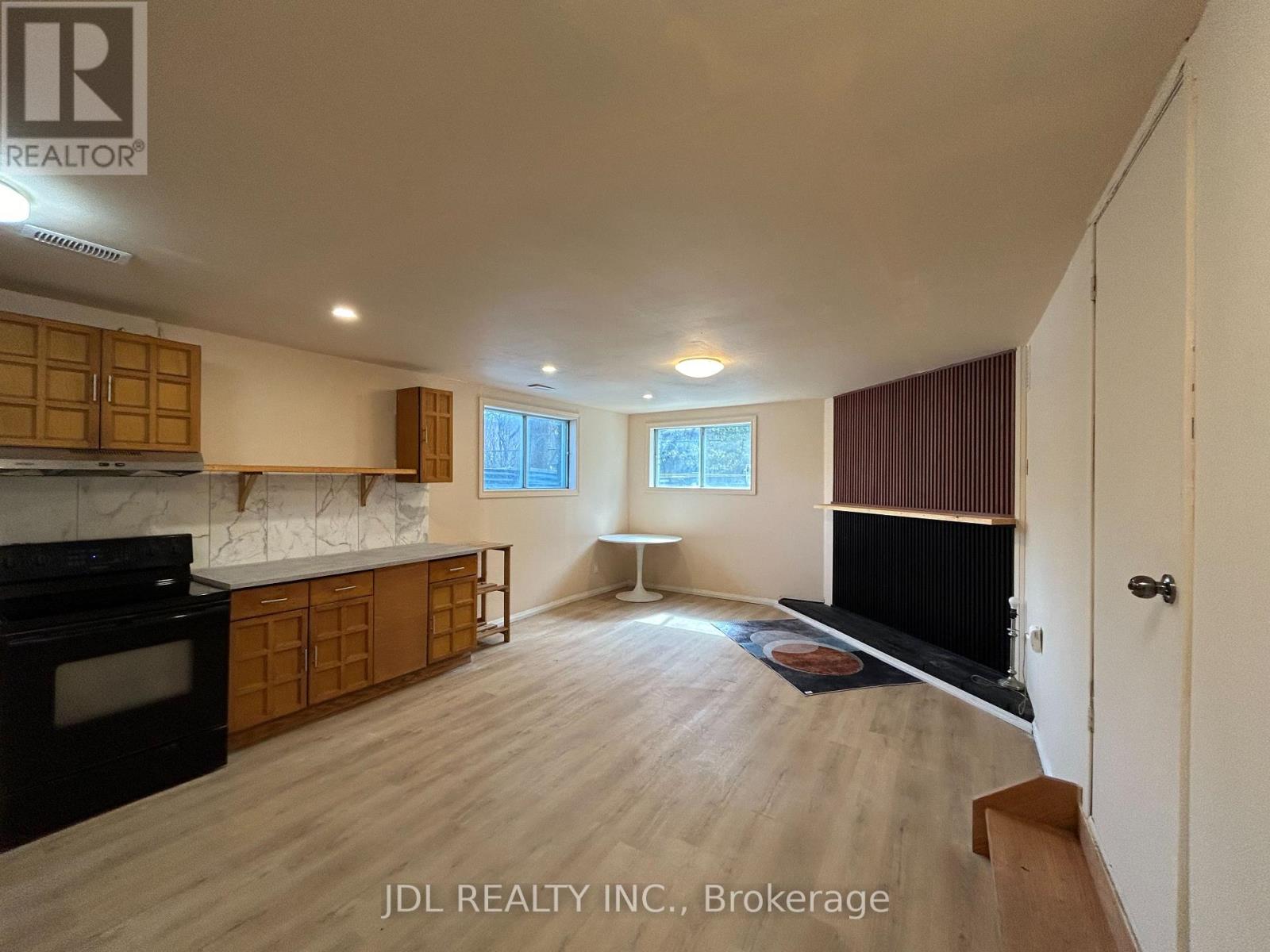 BASEMENT - 21 SQUIRES AVE AVENUE, Toronto, Ontario