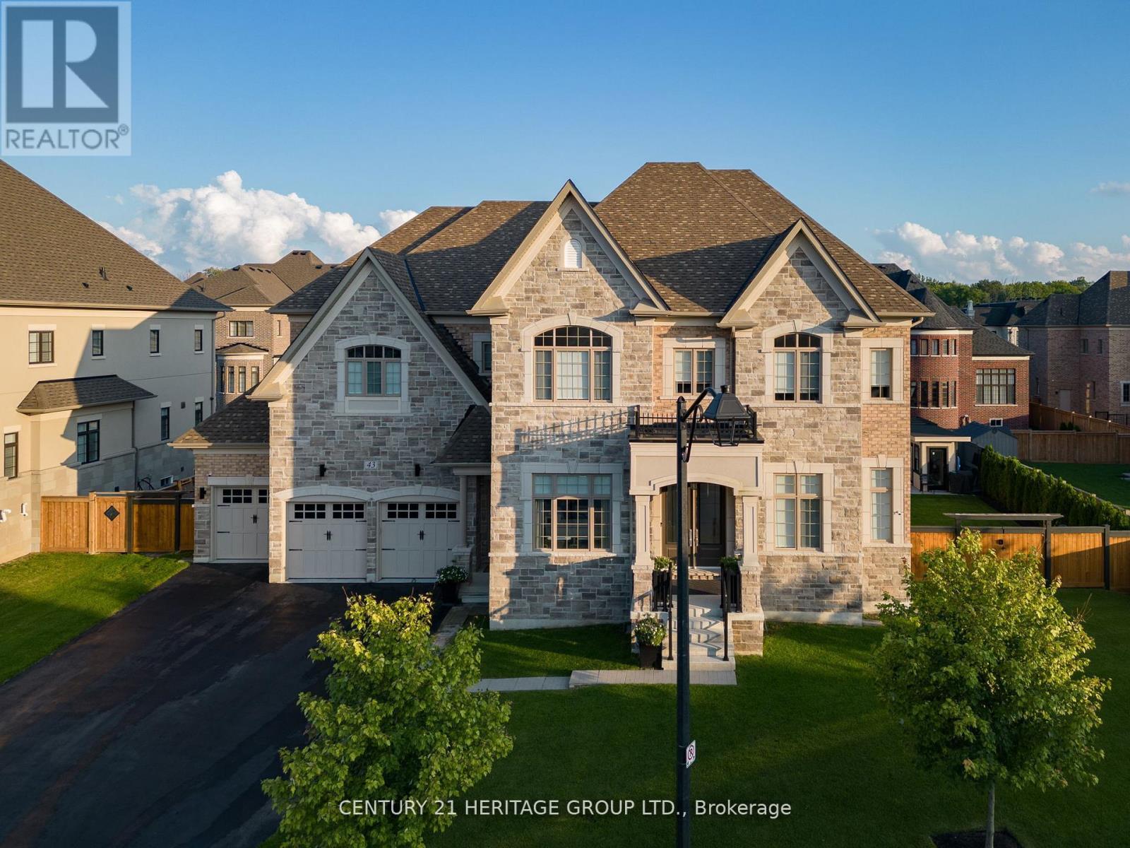 43 Sir Henry Court, King, Ontario  L7B 0P5 - Photo 2 - N12969092