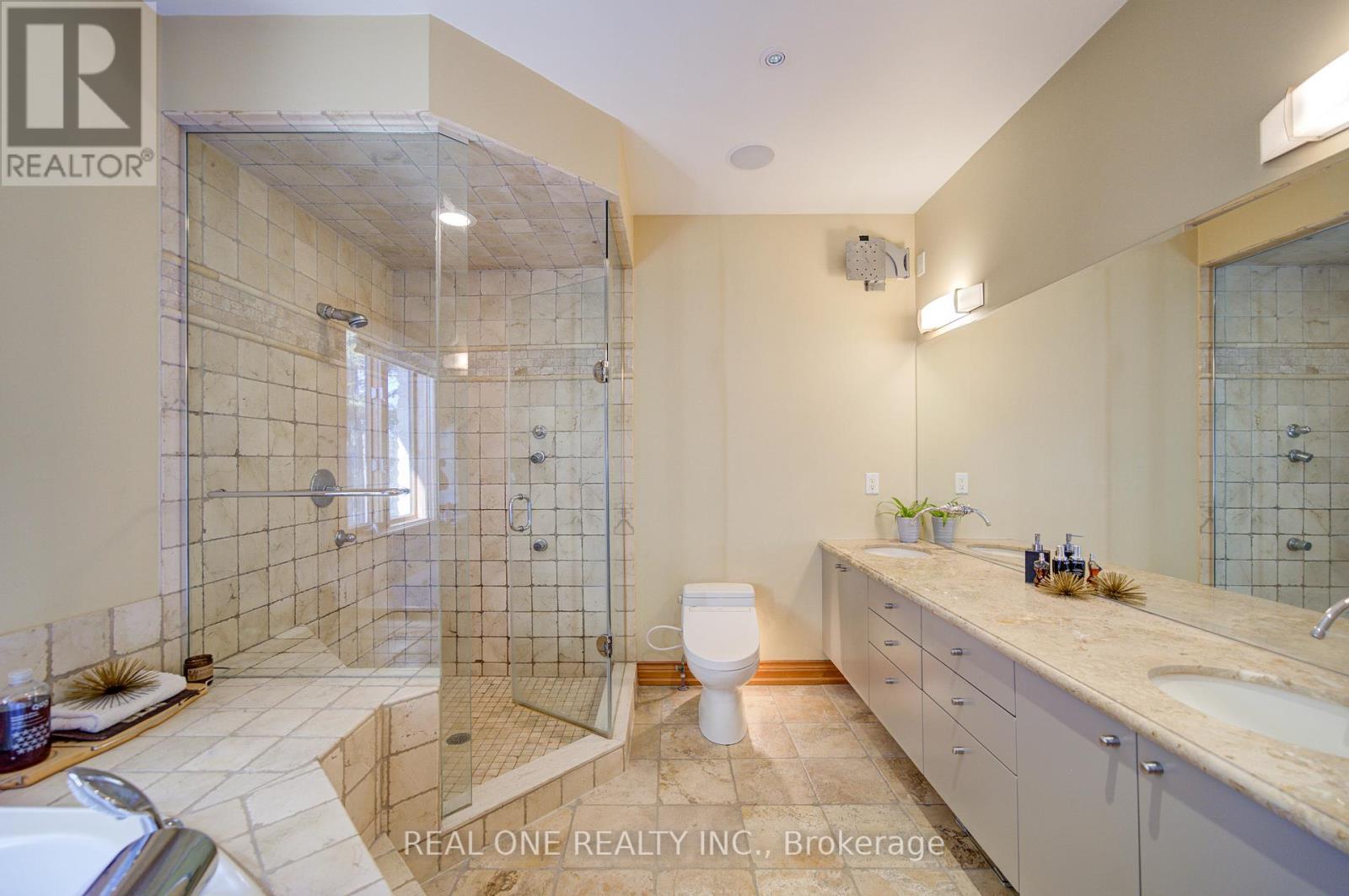 24 Maplehyrn Avenue, East Gwillimbury, Ontario  L0G 1V0 - Photo 24 - N12969182