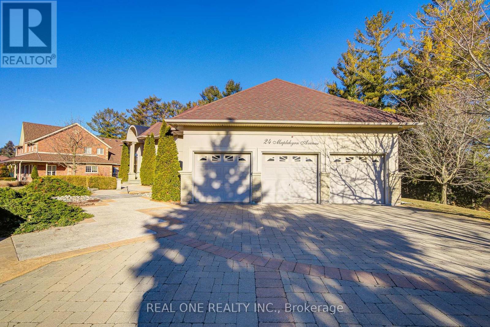 24 Maplehyrn Avenue, East Gwillimbury, Ontario  L0G 1V0 - Photo 3 - N12969182