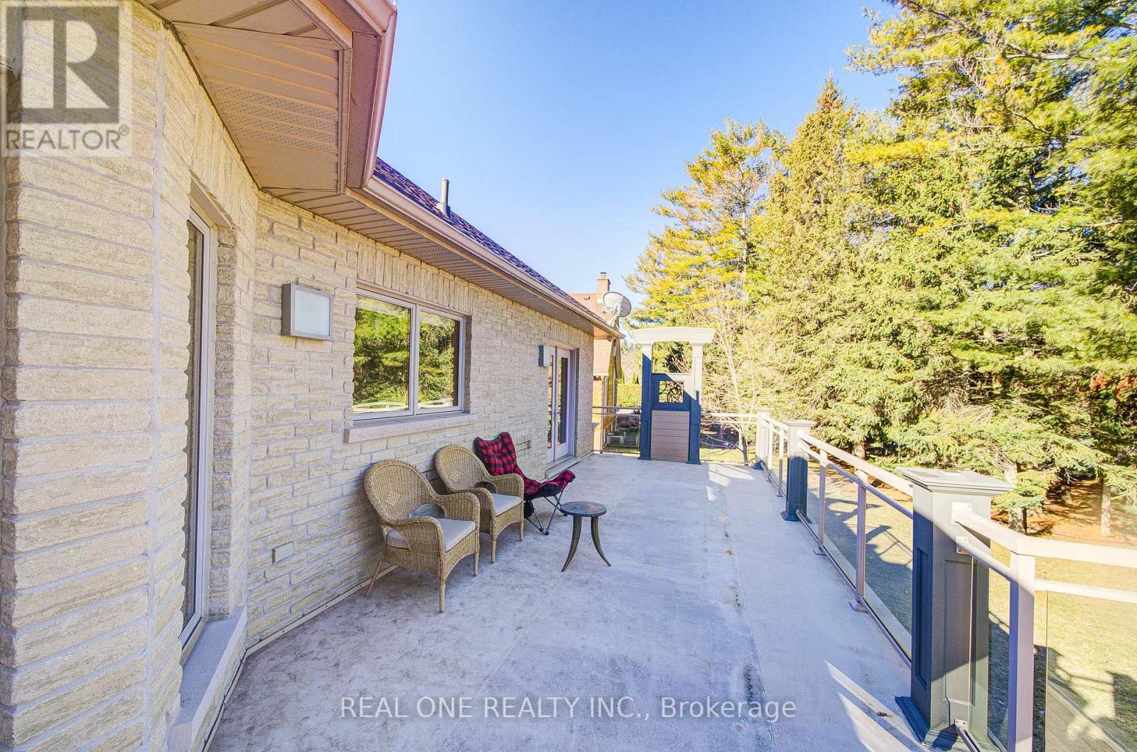 24 Maplehyrn Avenue, East Gwillimbury, Ontario  L0G 1V0 - Photo 31 - N12969182