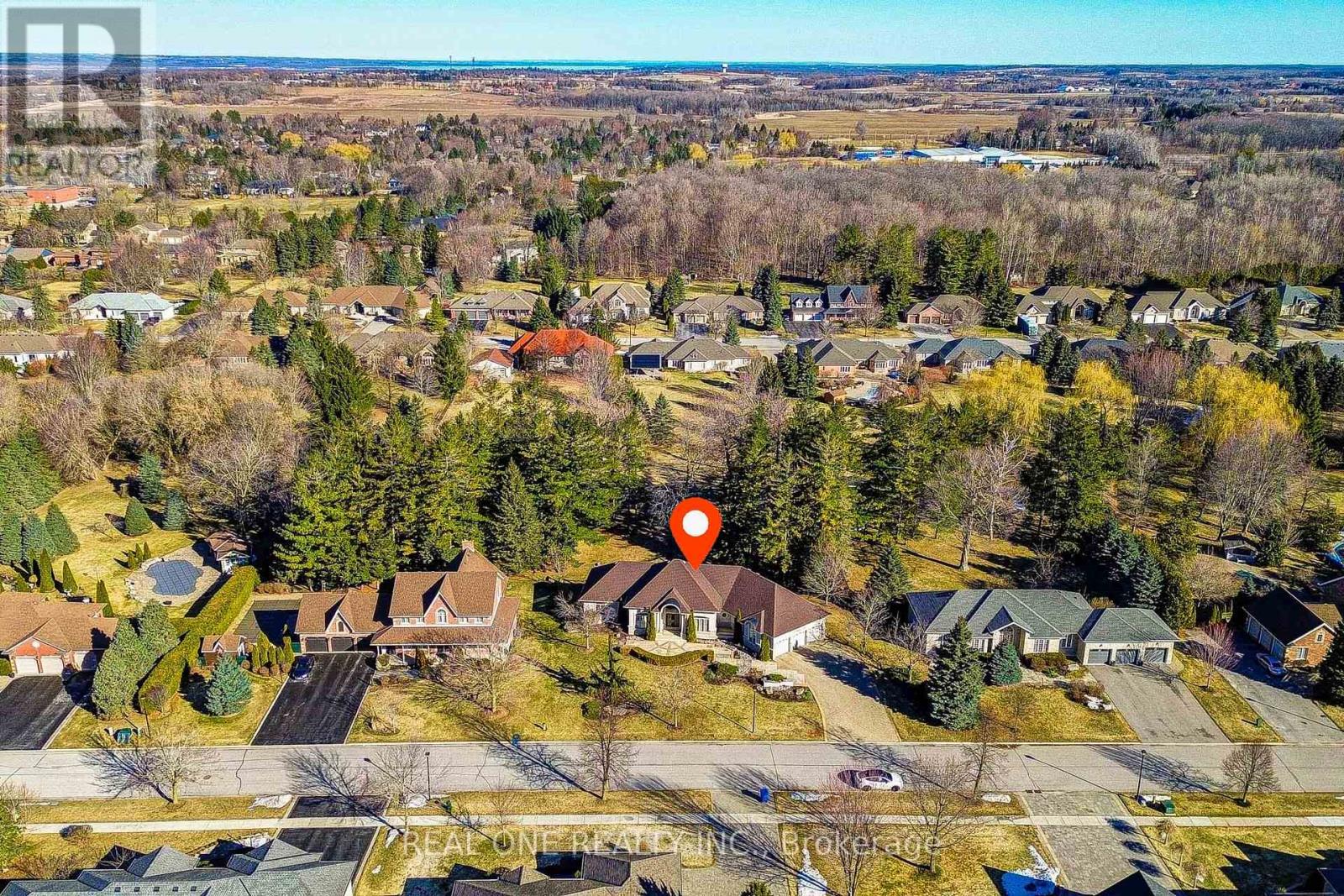 24 Maplehyrn Avenue, East Gwillimbury, Ontario  L0G 1V0 - Photo 4 - N12969182