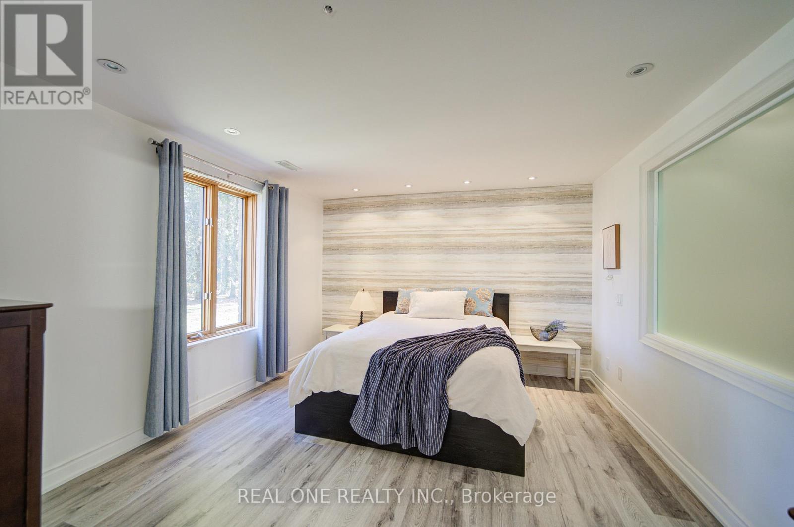 24 Maplehyrn Avenue, East Gwillimbury, Ontario  L0G 1V0 - Photo 41 - N12969182