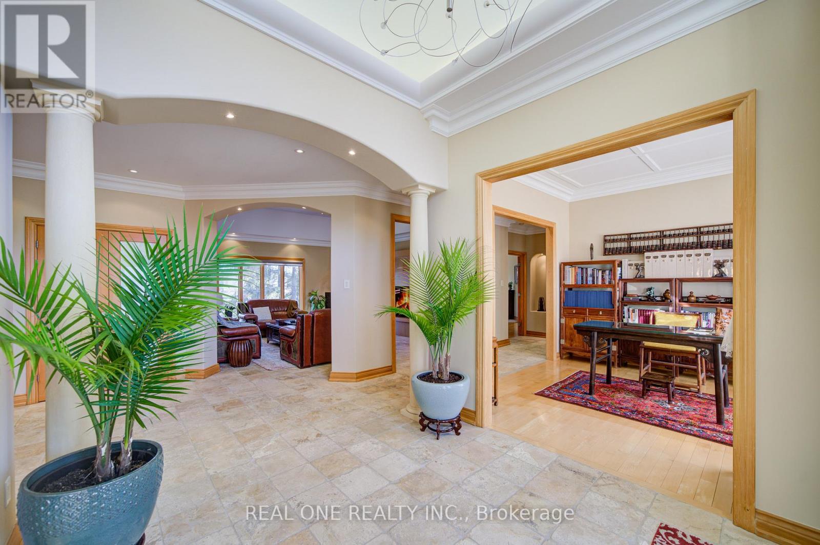 24 Maplehyrn Avenue, East Gwillimbury, Ontario  L0G 1V0 - Photo 7 - N12969182