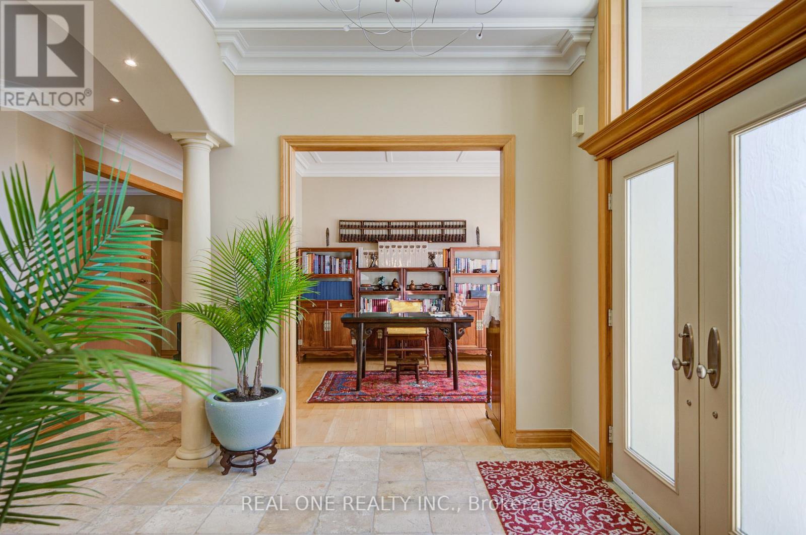 24 Maplehyrn Avenue, East Gwillimbury, Ontario  L0G 1V0 - Photo 8 - N12969182