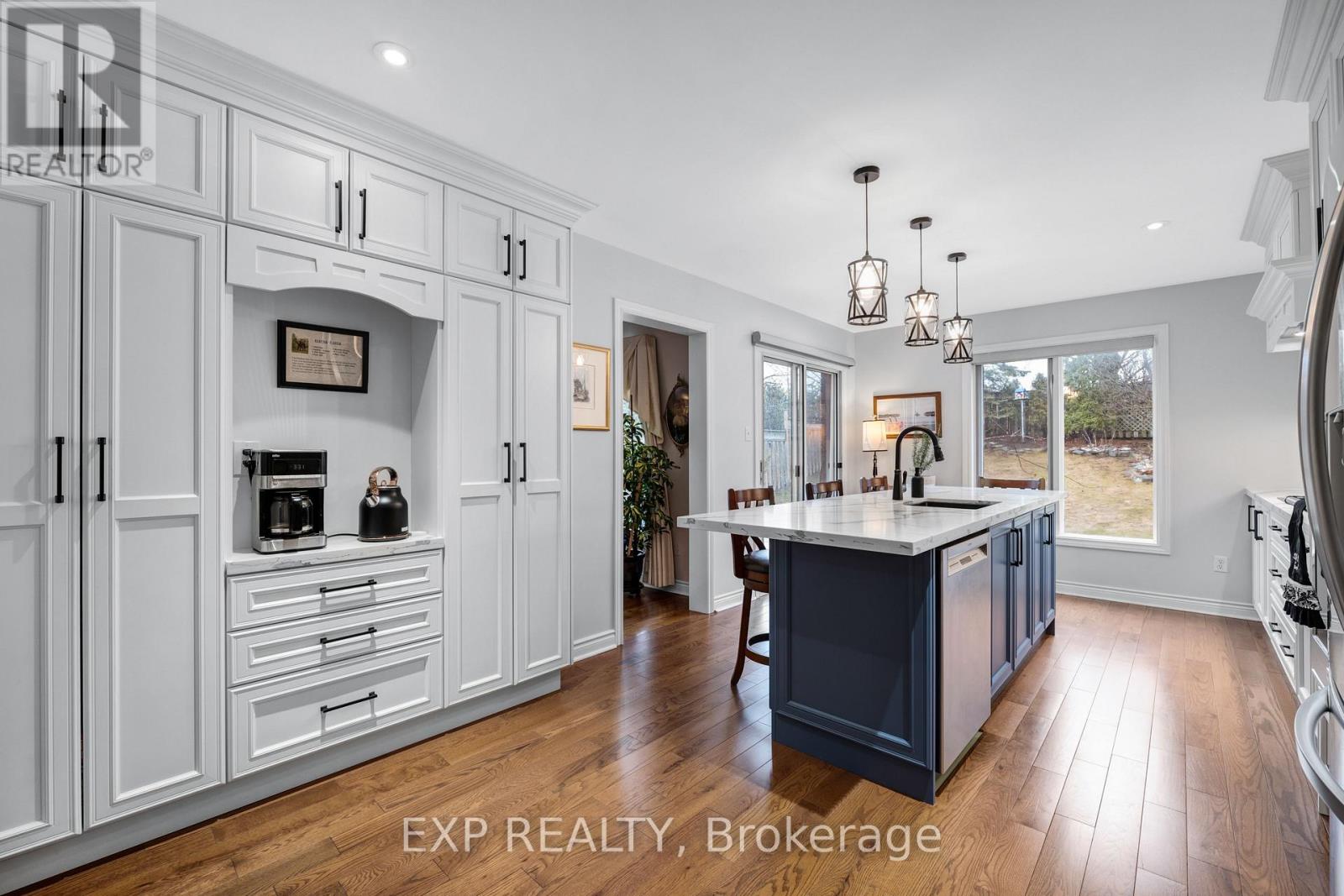 103 Compton Crescent, Bradford West Gwillimbury, Ontario  L3Z 2X7 - Photo 12 - N12969198