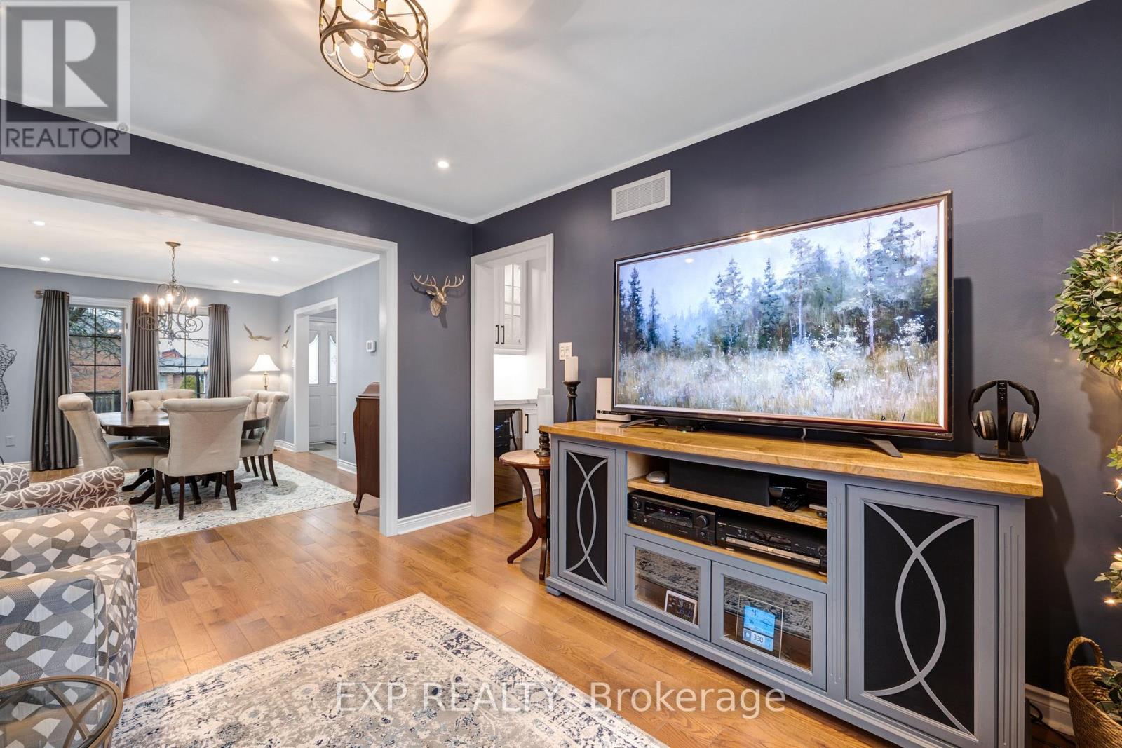 103 Compton Crescent, Bradford West Gwillimbury, Ontario  L3Z 2X7 - Photo 15 - N12969198