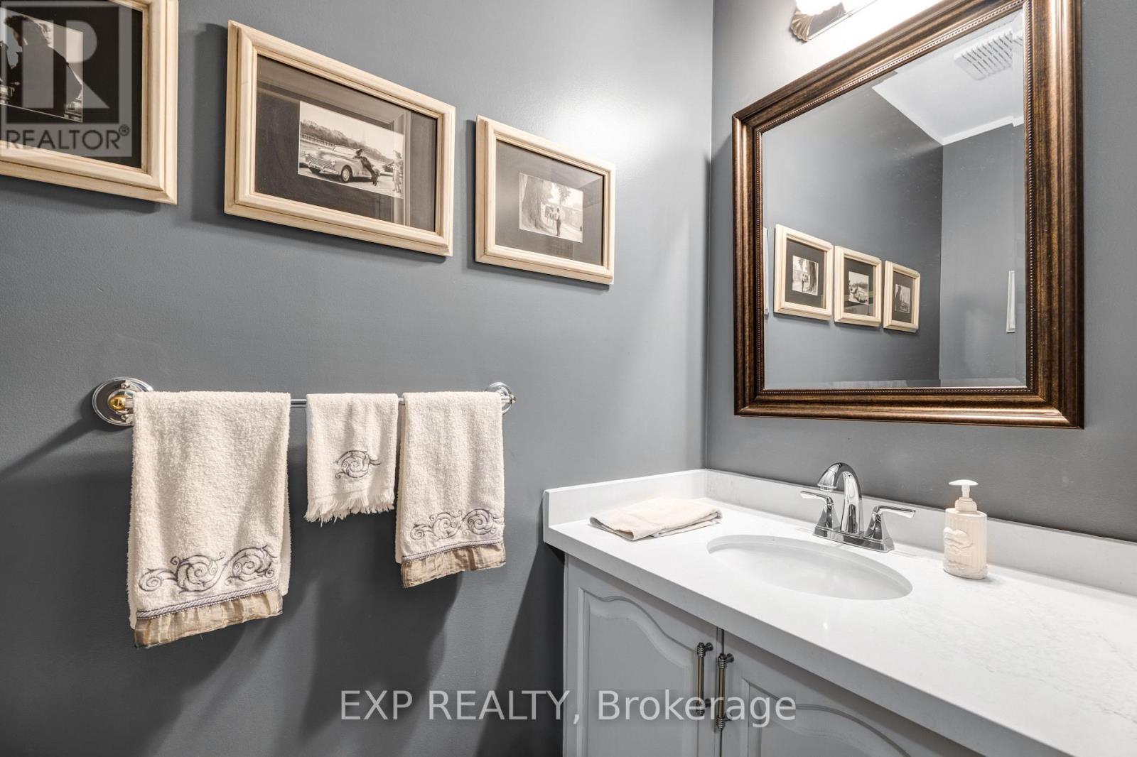 103 Compton Crescent, Bradford West Gwillimbury, Ontario  L3Z 2X7 - Photo 19 - N12969198