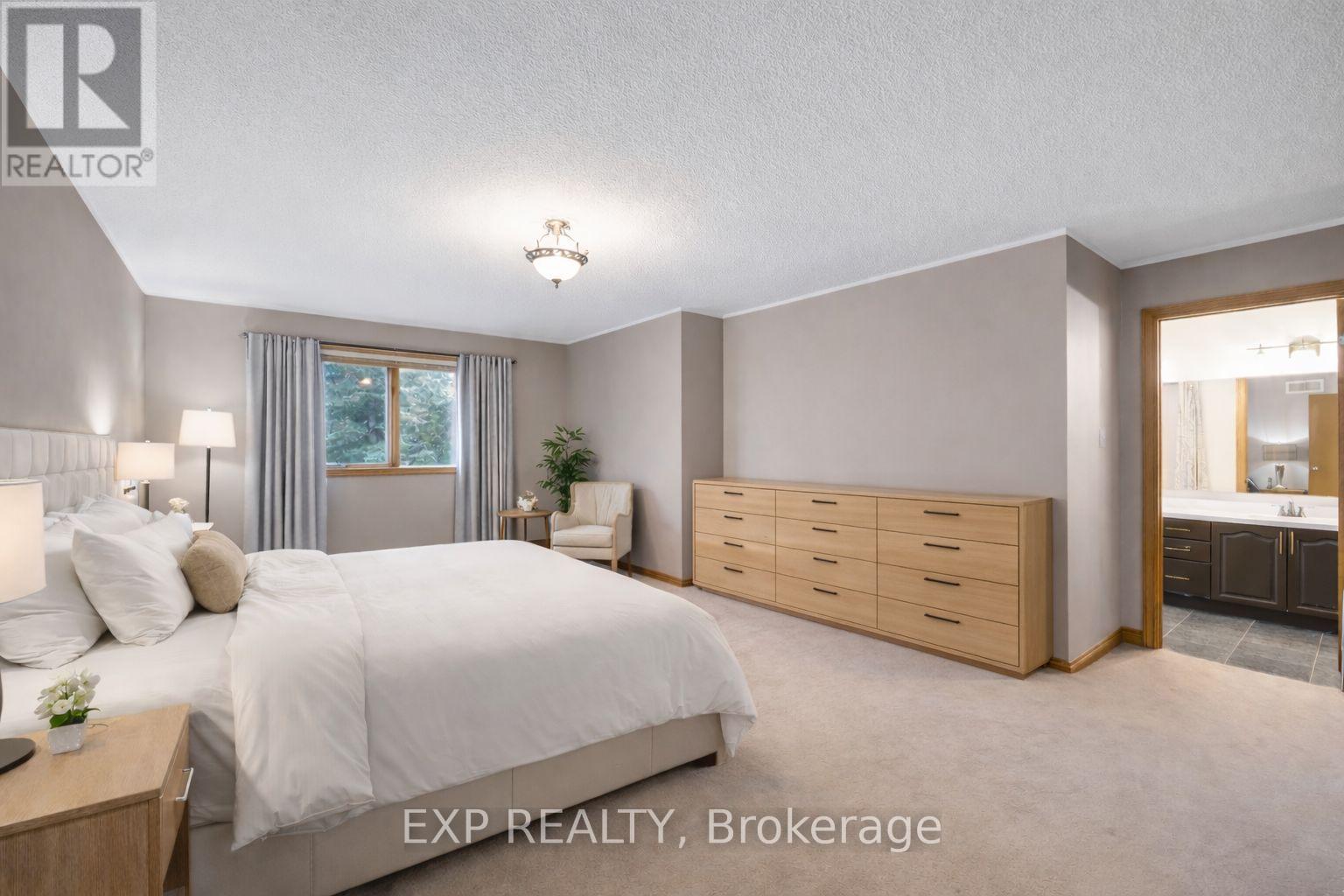 103 Compton Crescent, Bradford West Gwillimbury, Ontario  L3Z 2X7 - Photo 25 - N12969198