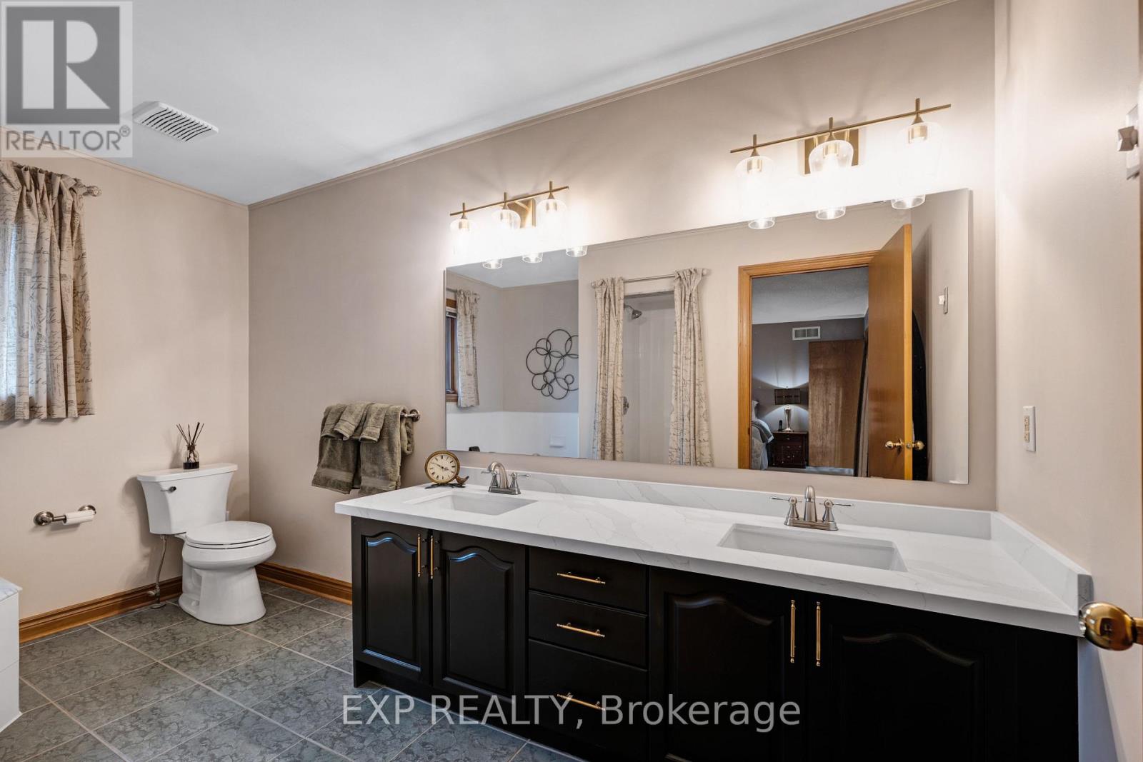 103 Compton Crescent, Bradford West Gwillimbury, Ontario  L3Z 2X7 - Photo 26 - N12969198