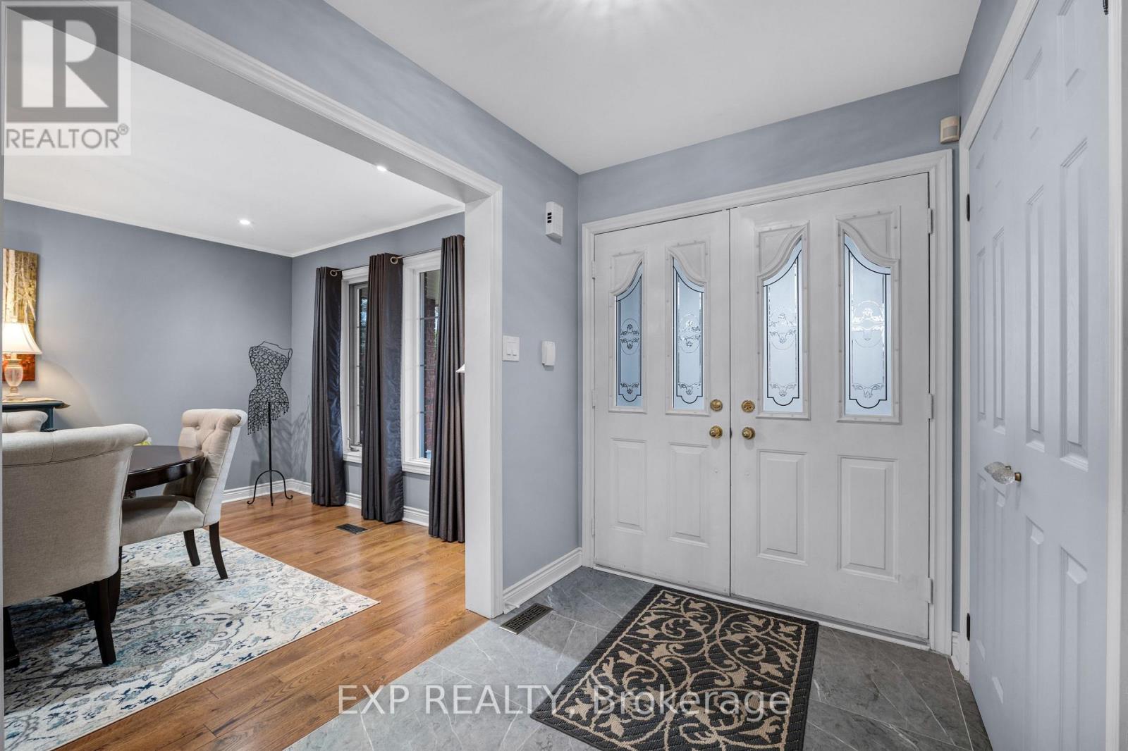 103 Compton Crescent, Bradford West Gwillimbury, Ontario  L3Z 2X7 - Photo 4 - N12969198