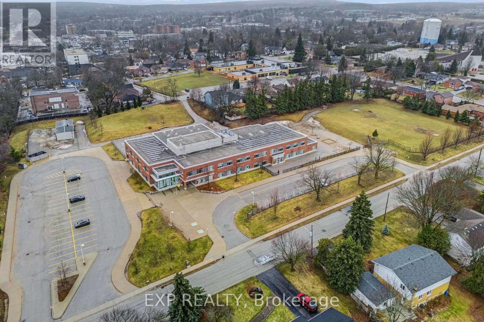 103 Compton Crescent, Bradford West Gwillimbury, Ontario  L3Z 2X7 - Photo 49 - N12969198