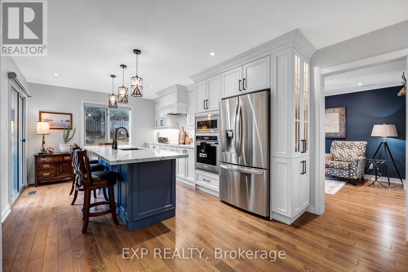 103 Compton Crescent, Bradford West Gwillimbury, Ontario  L3Z 2X7 - Photo 6 - N12969198