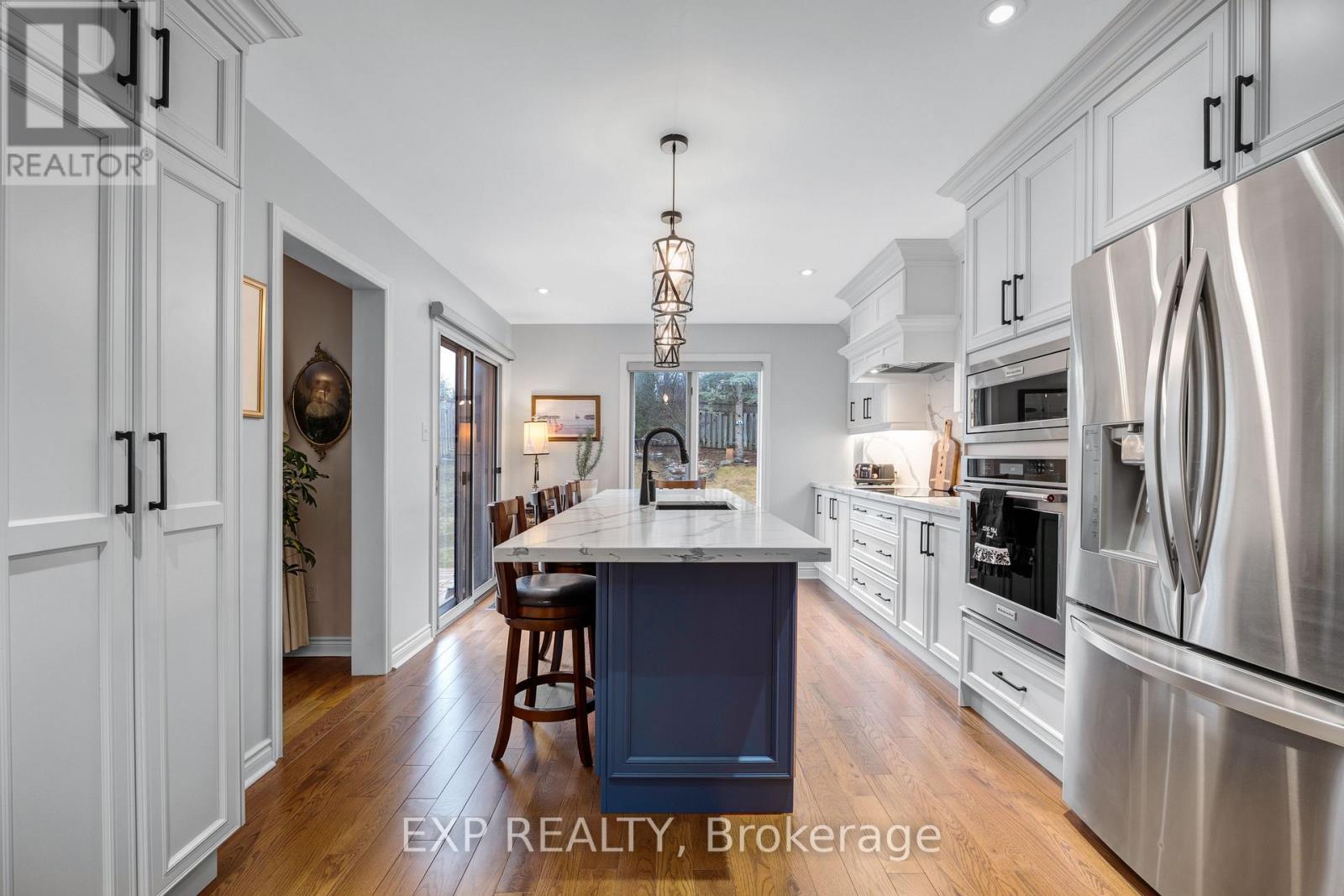 103 Compton Crescent, Bradford West Gwillimbury, Ontario  L3Z 2X7 - Photo 7 - N12969198