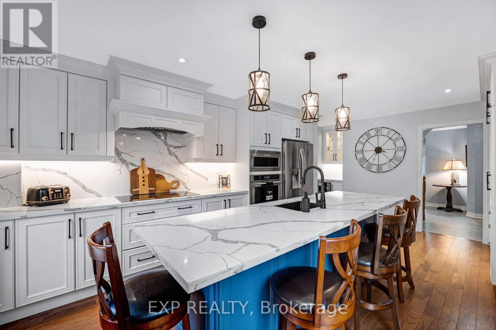 103 Compton Crescent, Bradford West Gwillimbury, Ontario  L3Z 2X7 - Photo 8 - N12969198