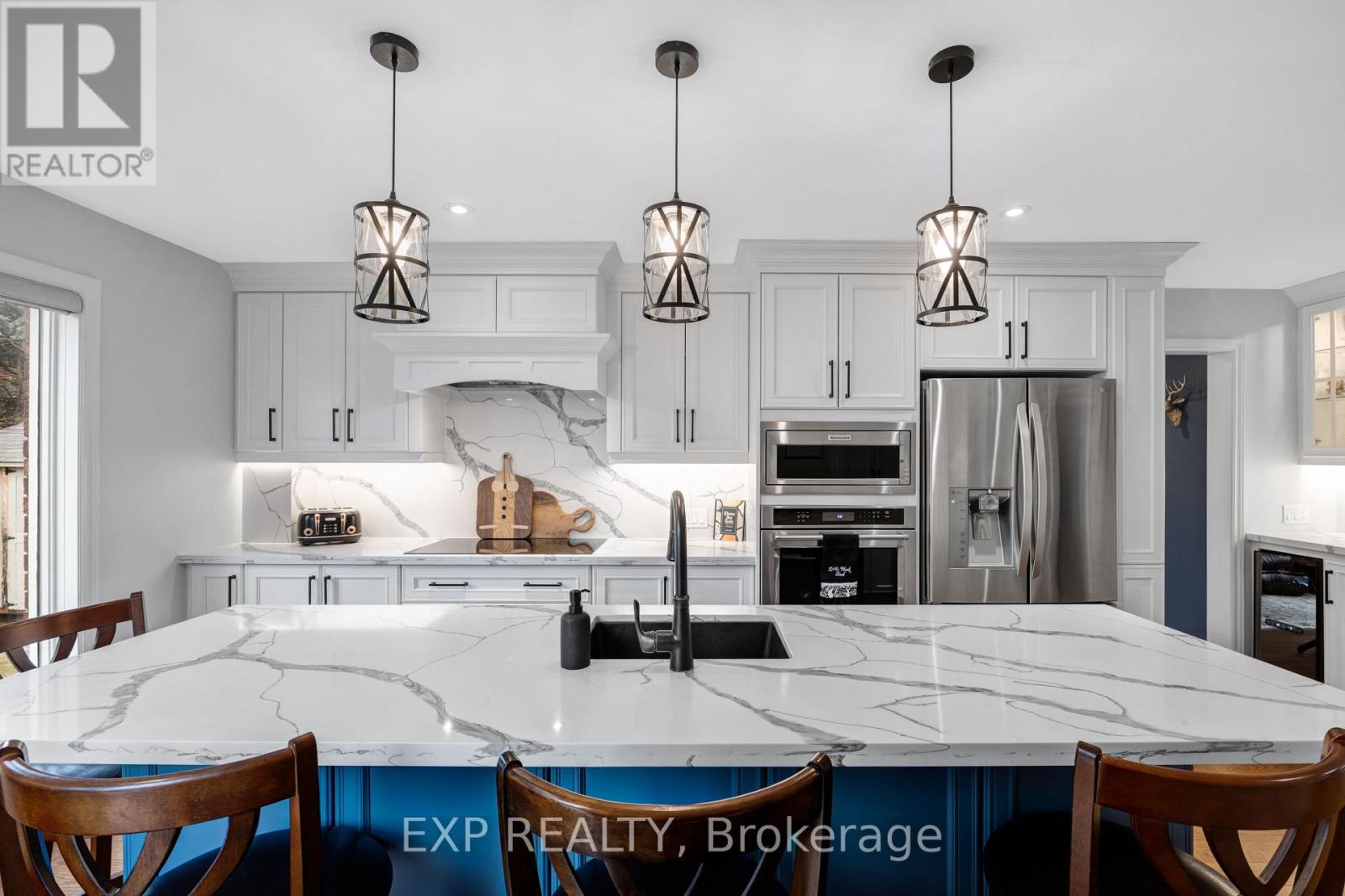 103 Compton Crescent, Bradford West Gwillimbury, Ontario  L3Z 2X7 - Photo 9 - N12969198