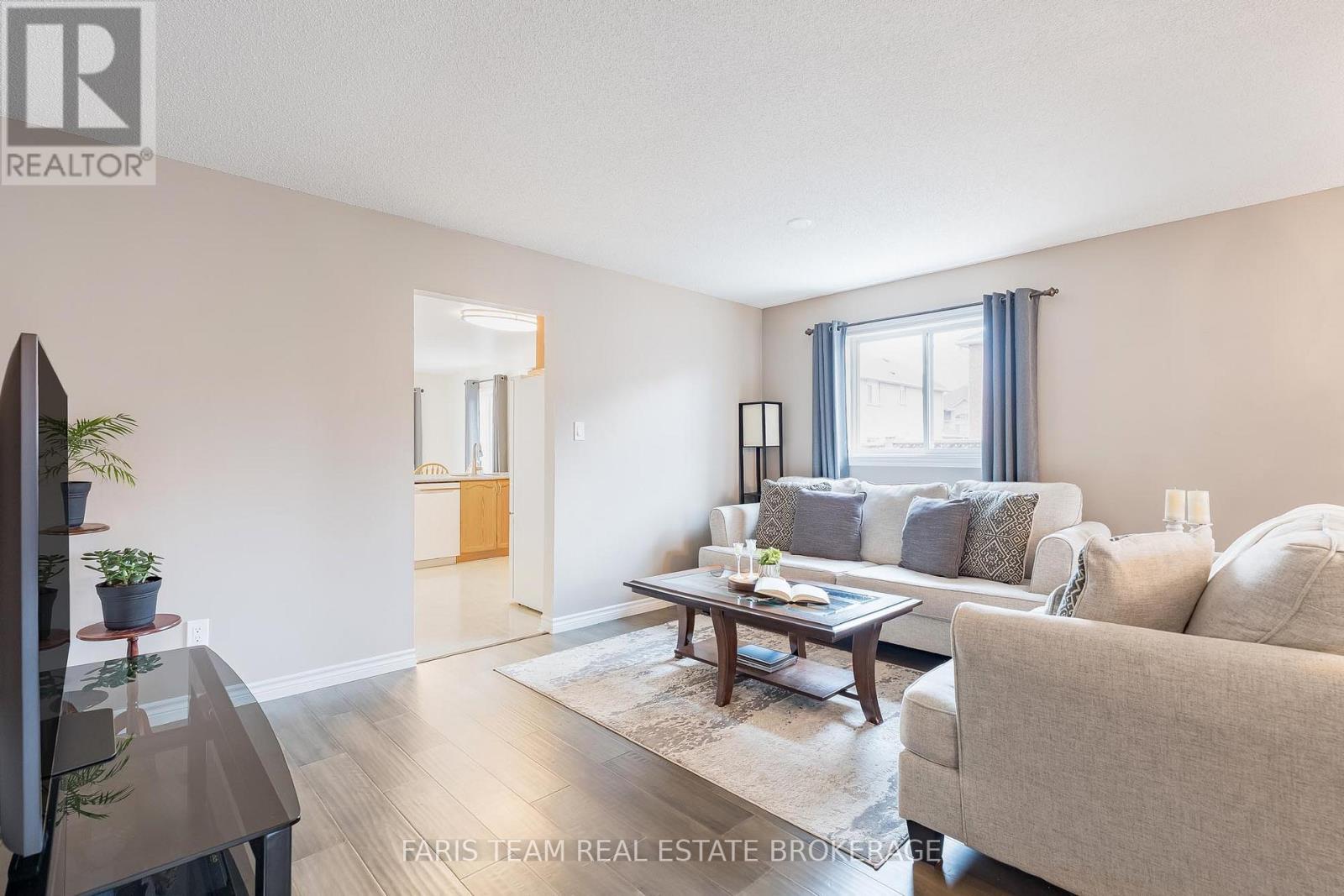 1056 Winnifred Court, Innisfil, Ontario  L9S 2B3 - Photo 12 - N12969220